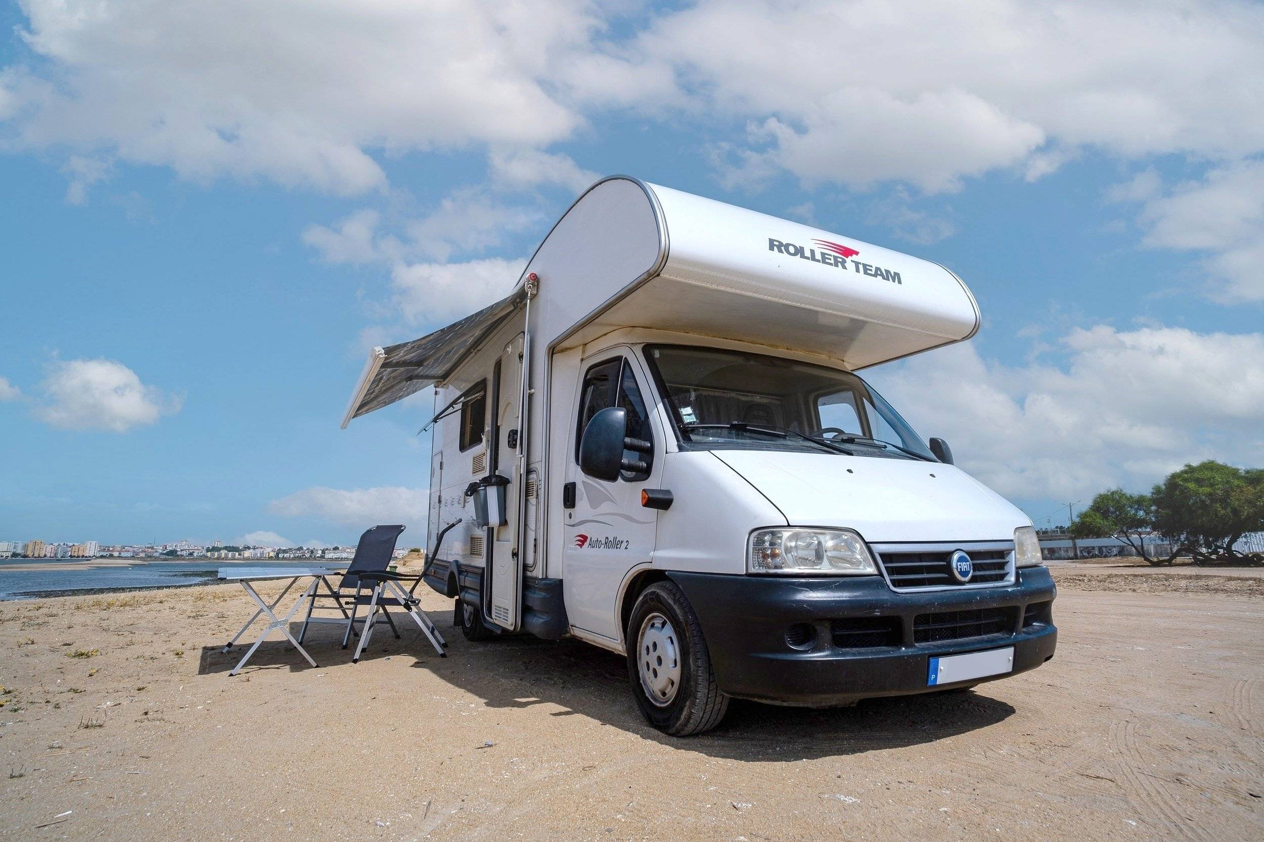 Vista del vehicle angle davanter Fiat Ducato - Yescapa