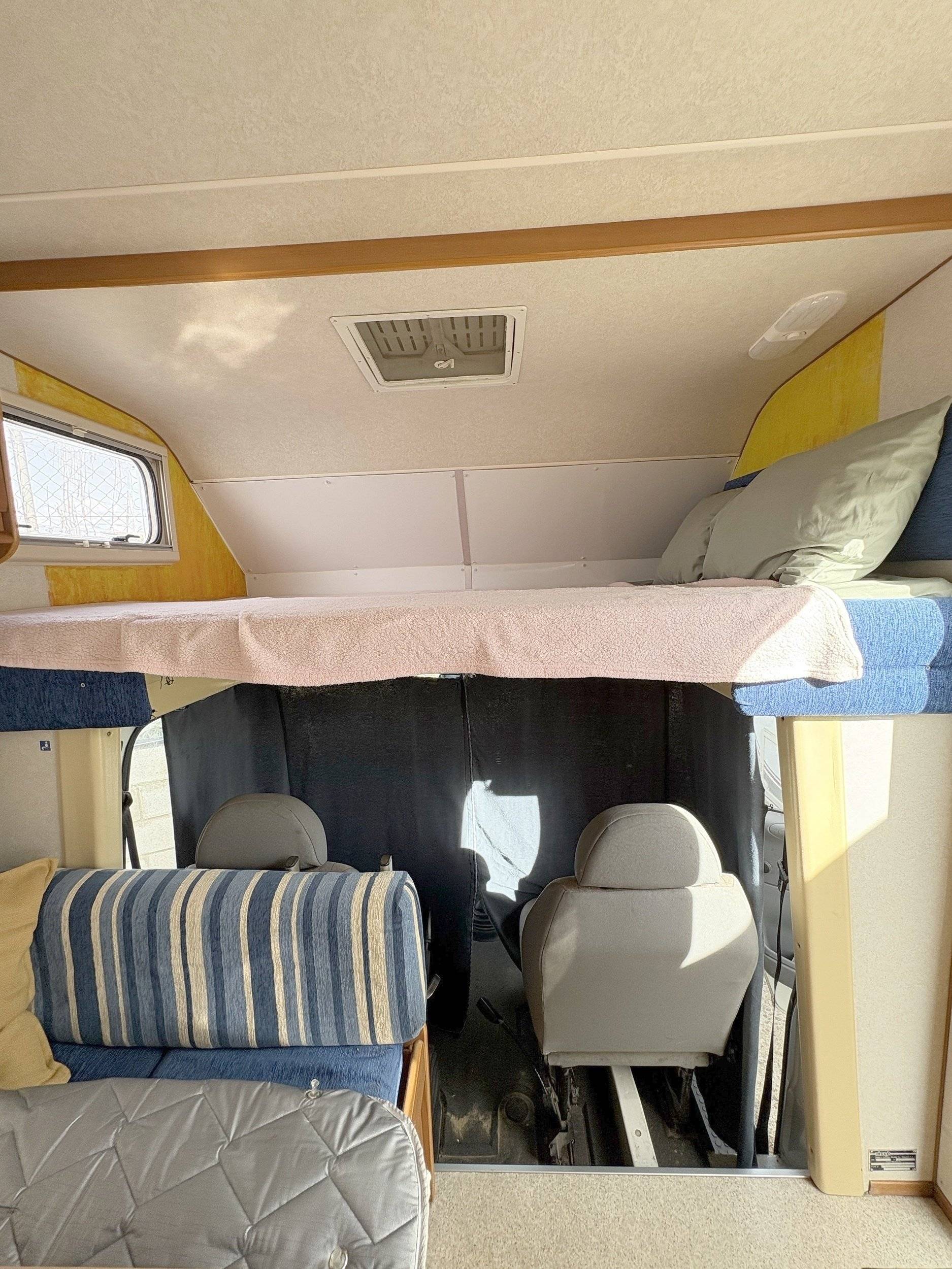Schlafplätze Ford Transit 155 ch - Yescapa