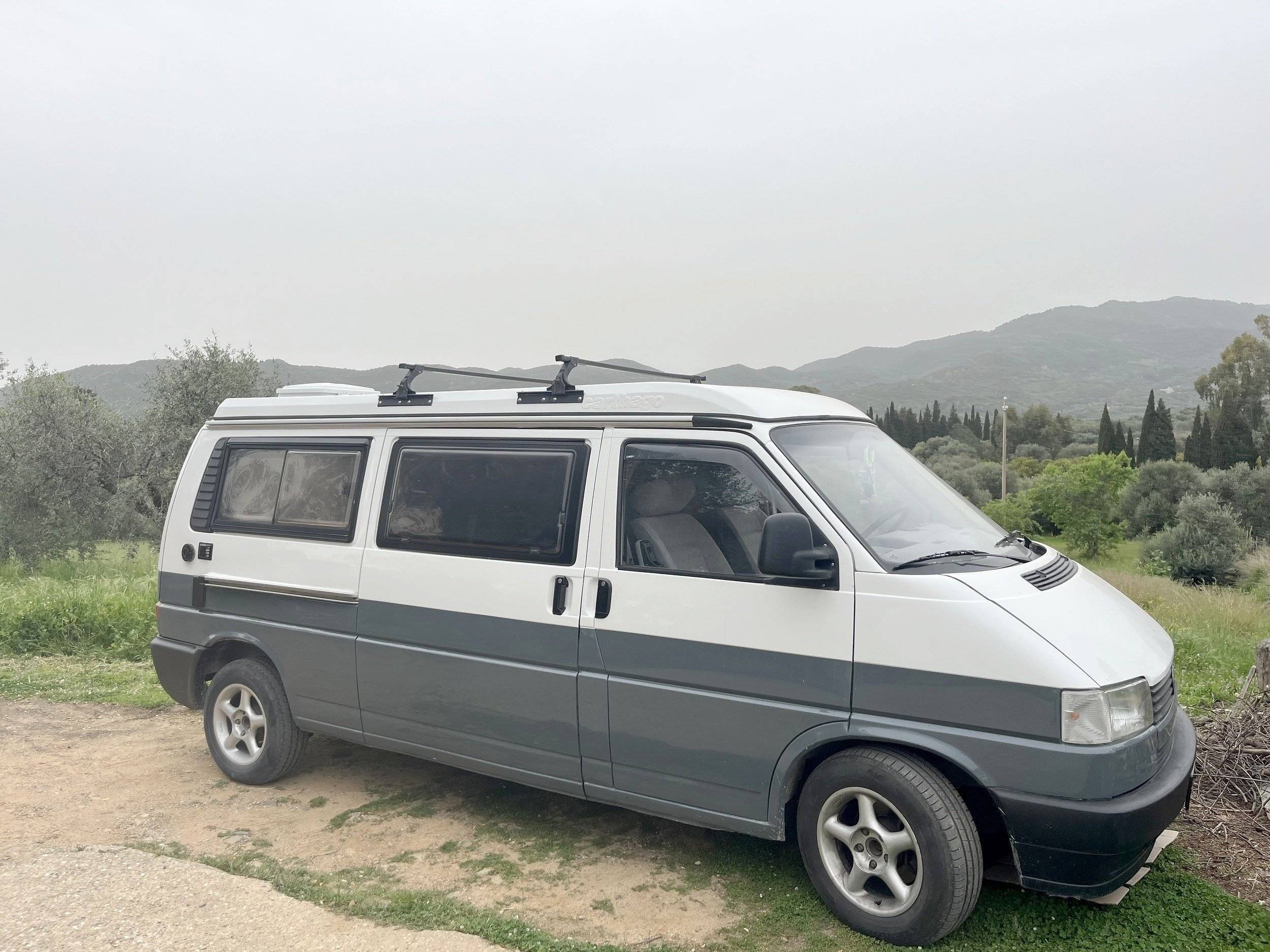 Vista frontale a ¾ Volkswagen T4 CALIFORNIA - Yescapa