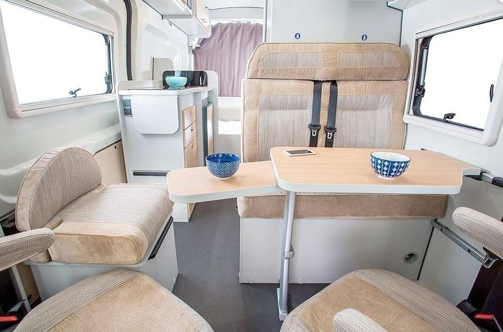 Dining Area Ford FORD TRANSIT - Yescapa