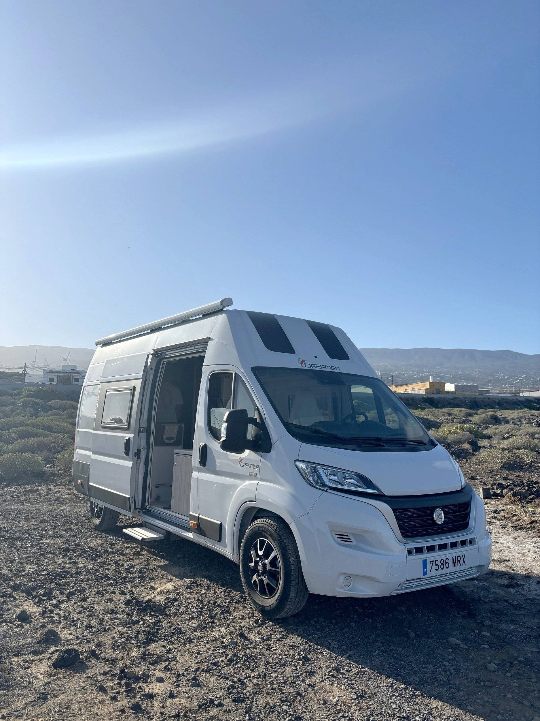 Front view from 3/4 Fiat Fiat Ducato 1.9LTD - Yescapa