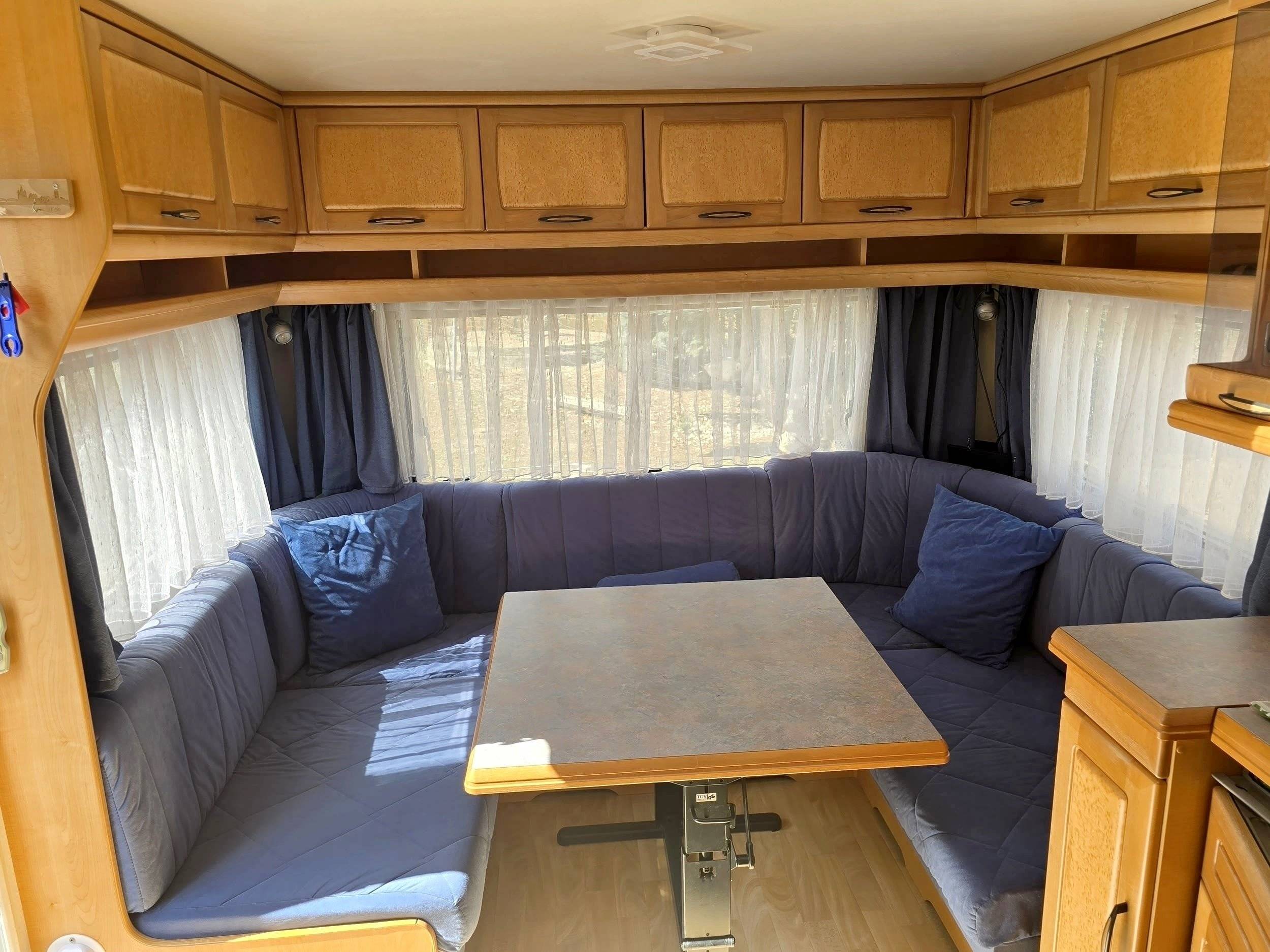 Dining Area Hobby Hobby - Yescapa
