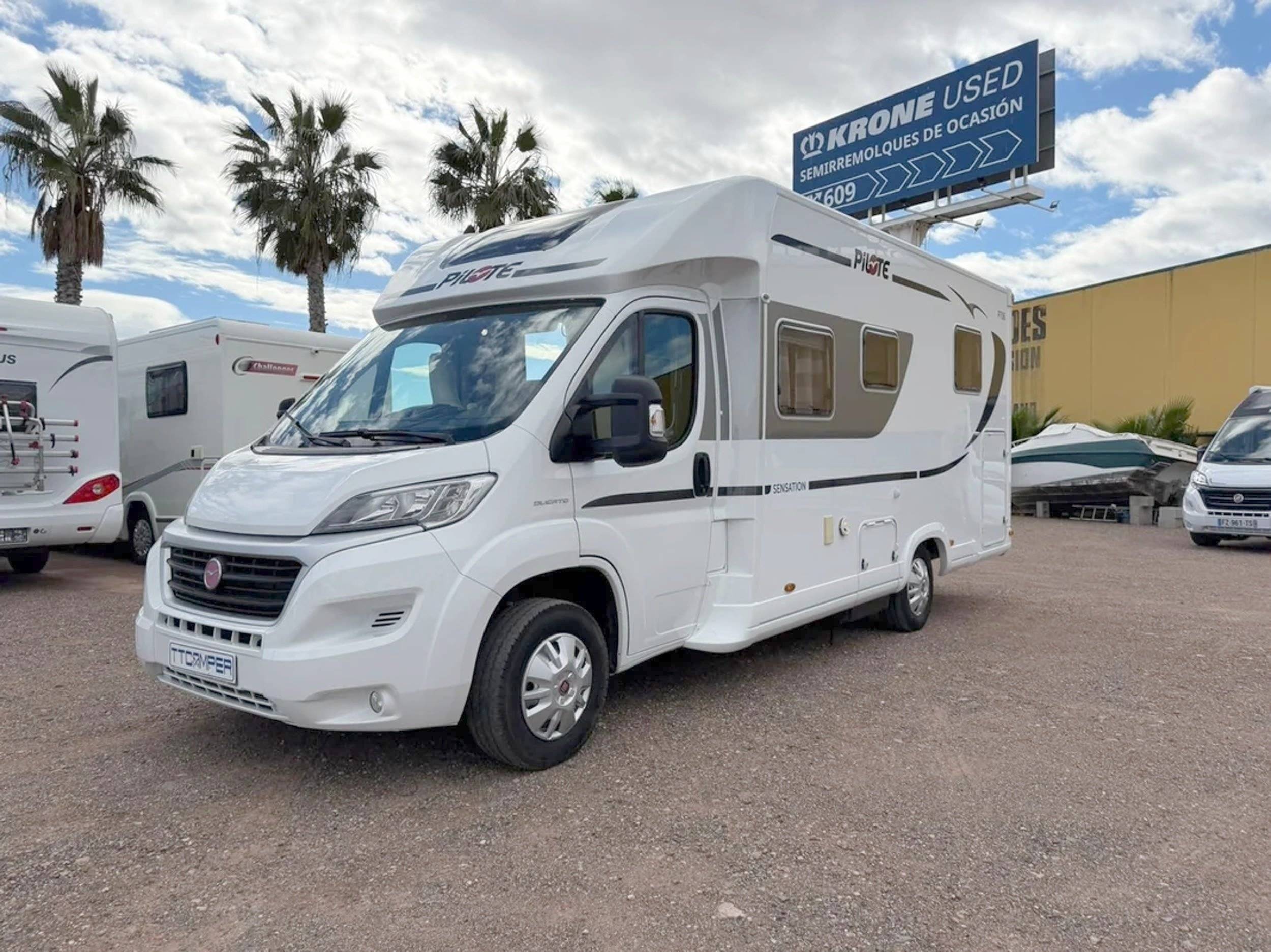 Vista del vehicle angle davanter Fiat - Yescapa