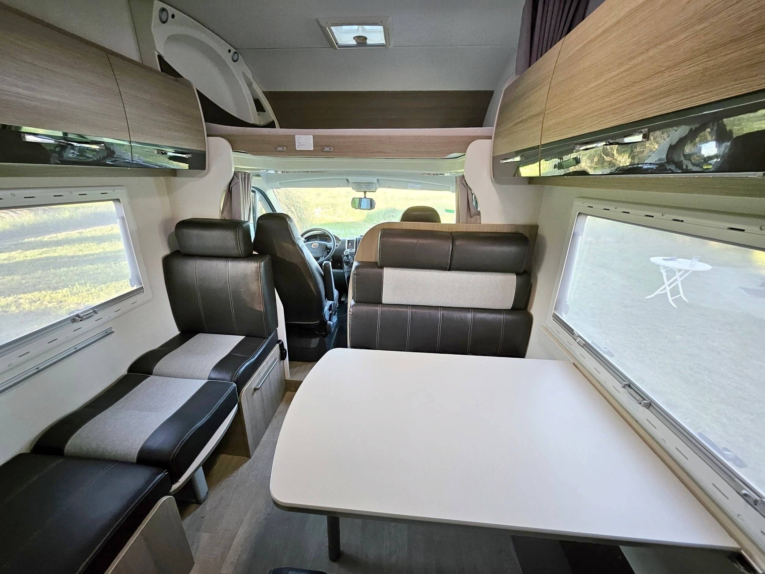 Dining Area Fiat FIAT DUCATO - Yescapa