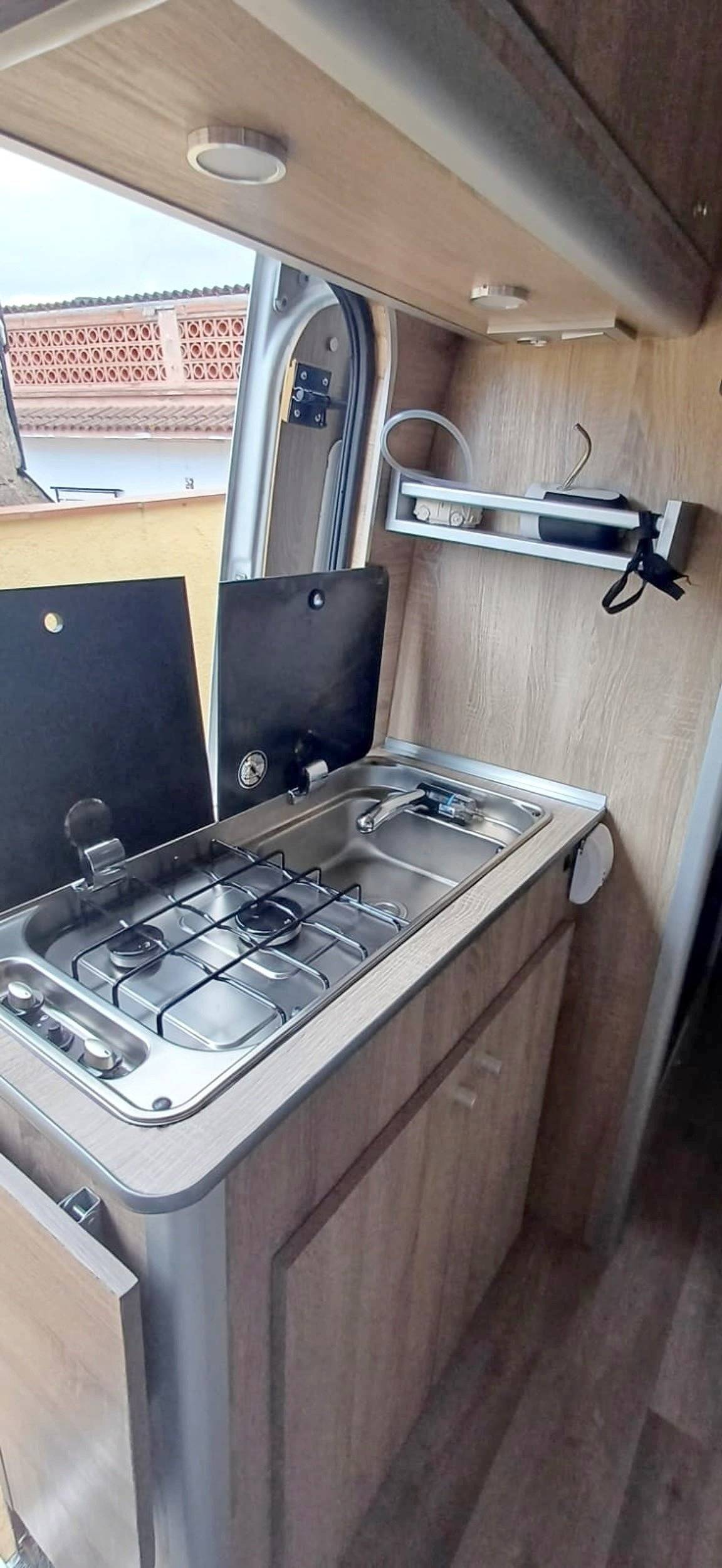 Kitchen Mercedes Sprinter 2,2 l 130 ch - Yescapa
