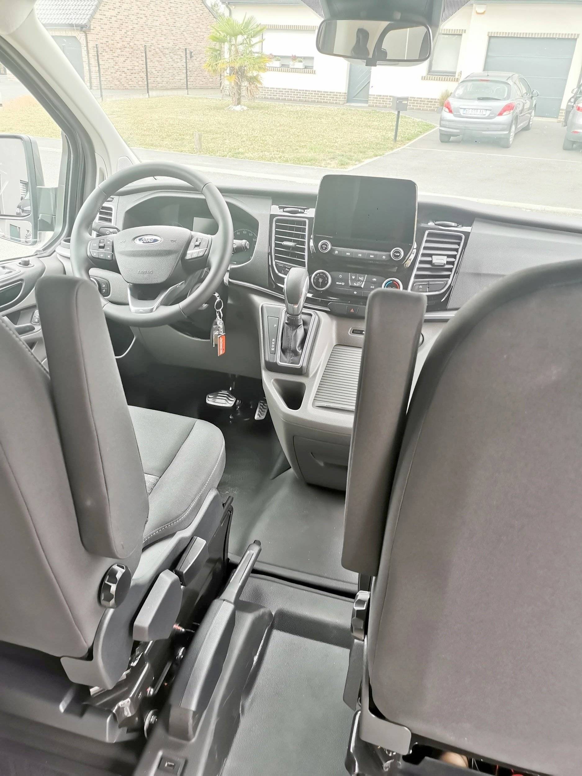 Poste de conduite Ford Transit 155cv - Yescapa