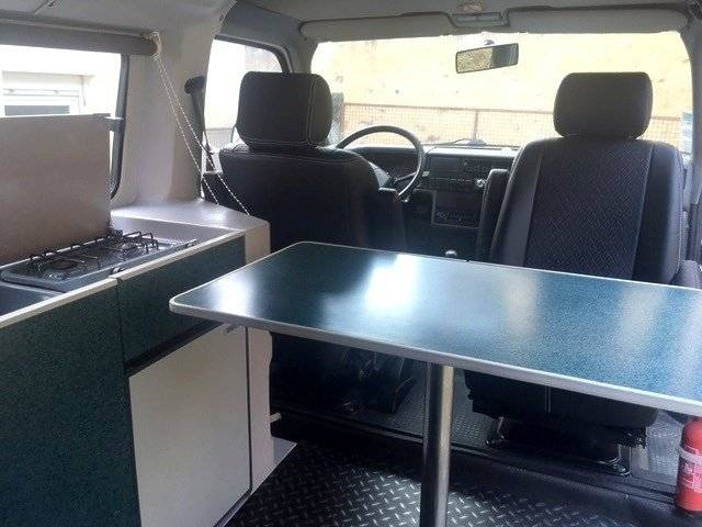Dining Area Volkswagen T4 - Yescapa