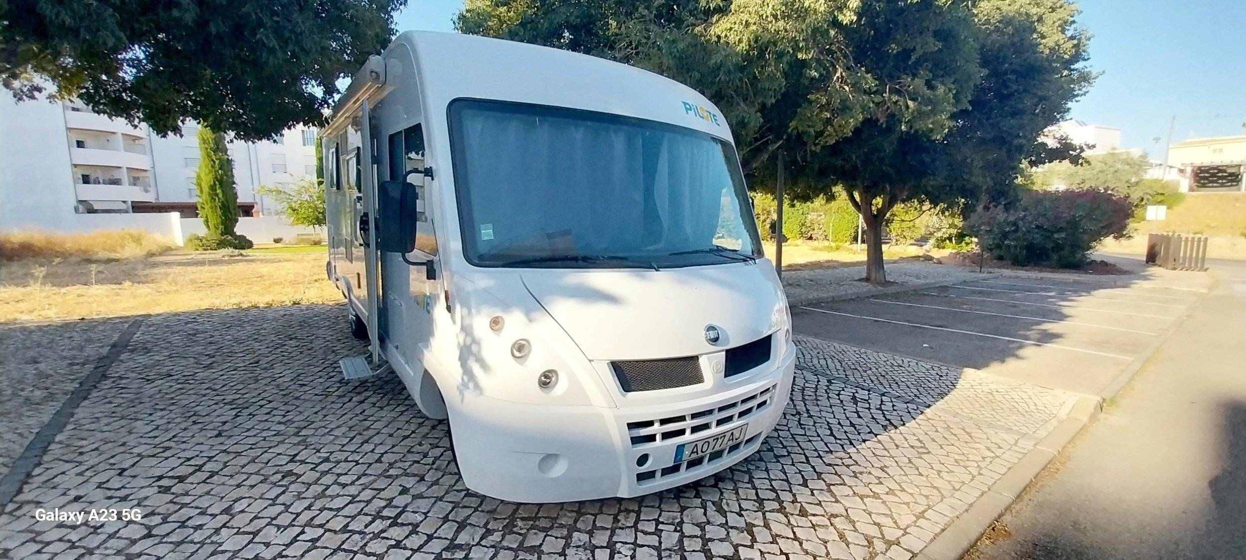Vista frontale a ¾ Fiat - Yescapa