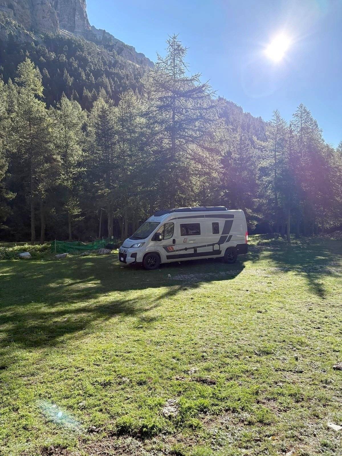 Dining Area Fiat Ducato 2,2 l Multijet 130 ch. - Yescapa