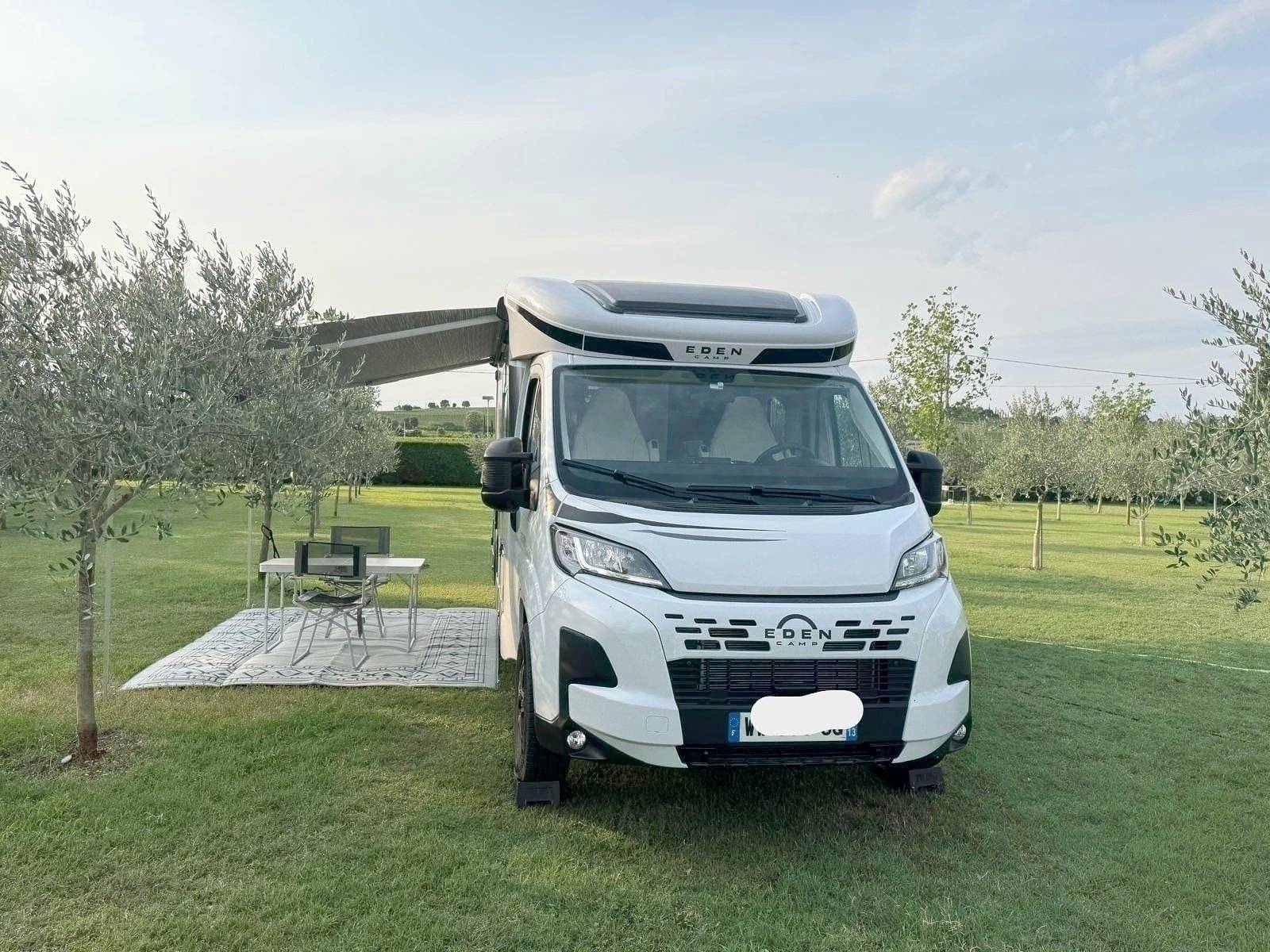 Vue avant de 3/4 Fiat Fiat - Yescapa