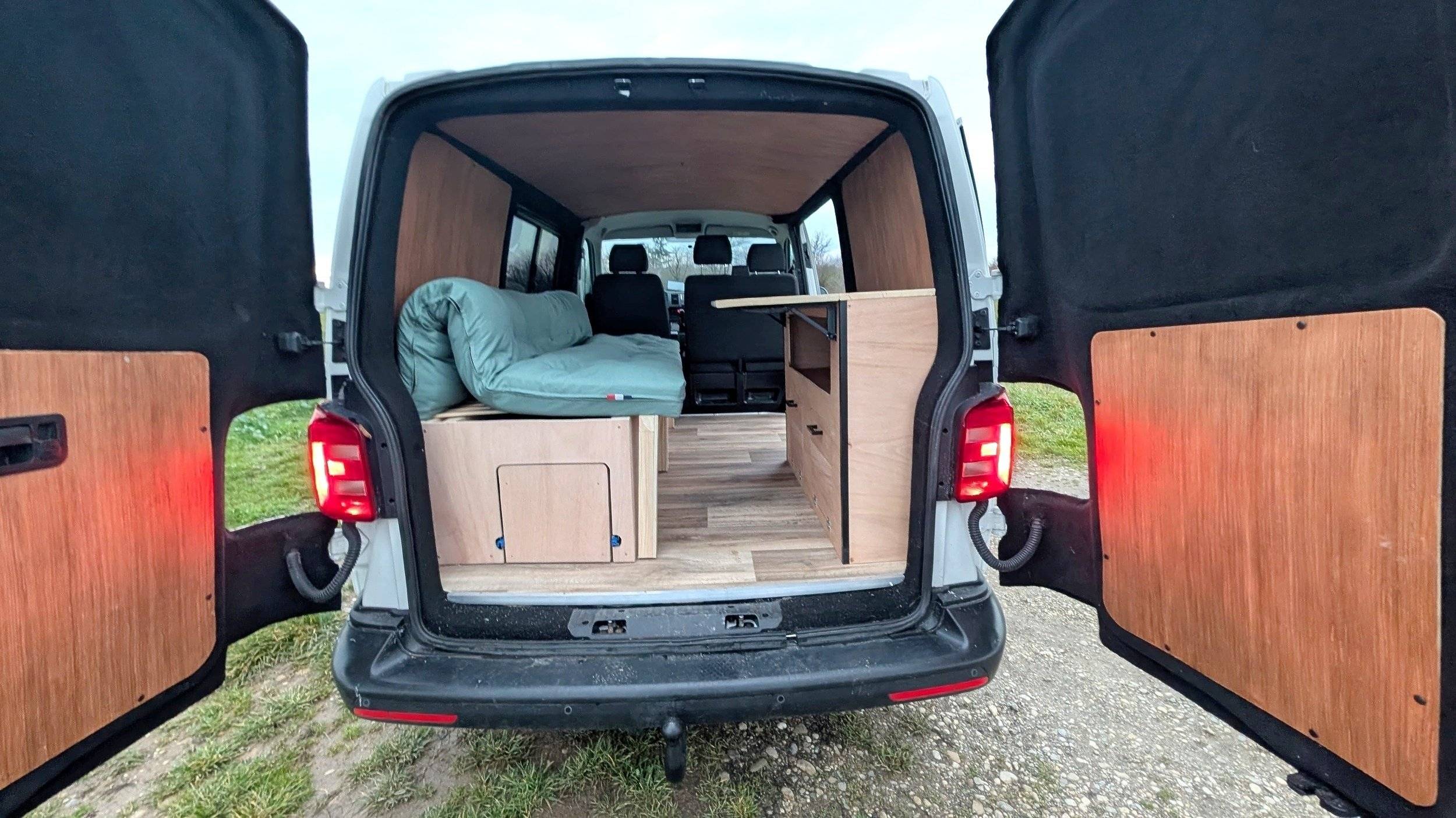 Dinette Volkswagen T6 2,0 l 102 ch - Yescapa