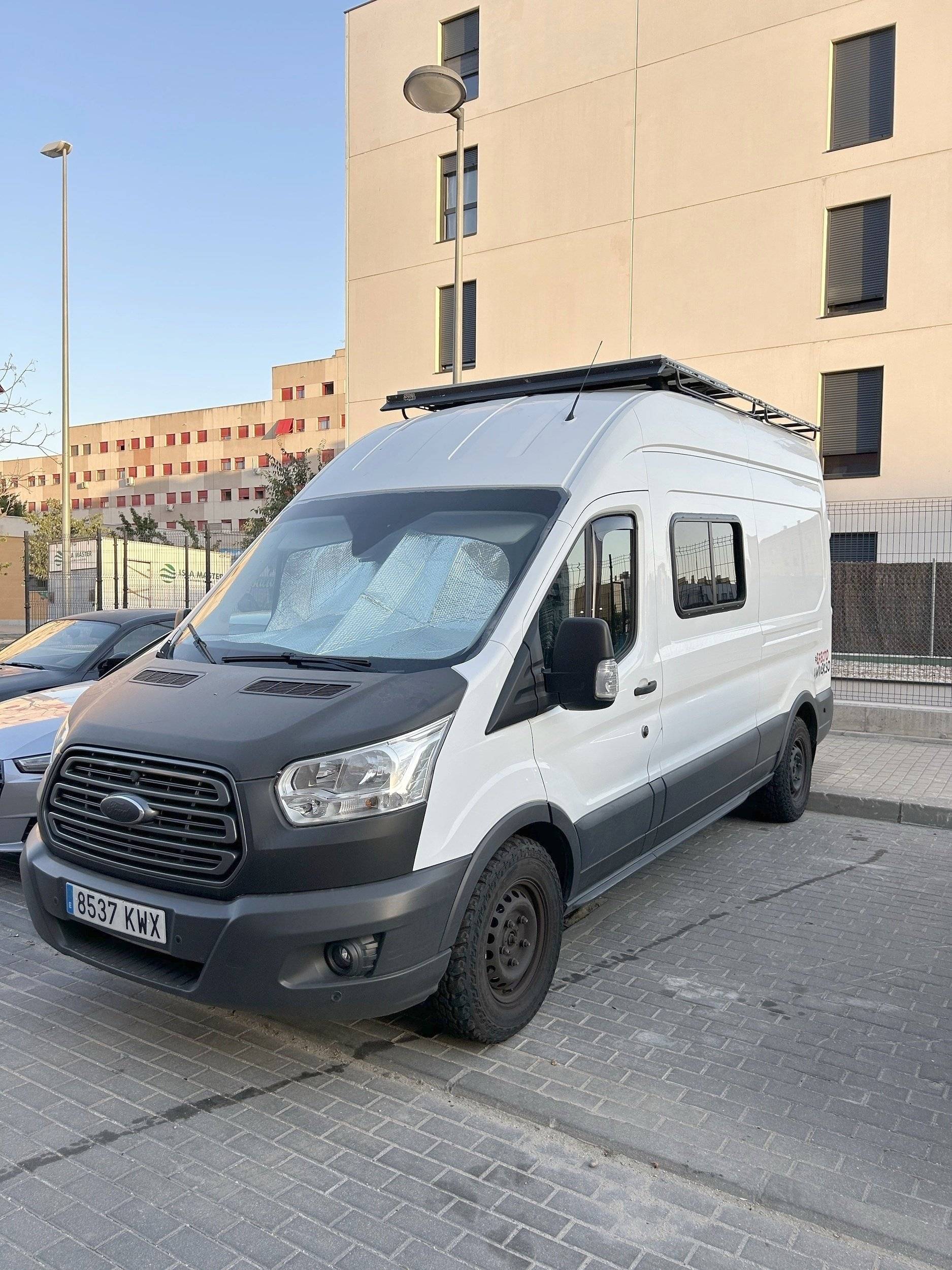 Voorkant 3/4 Ford Transit 2,3 l TDCi 130 ch. - Yescapa