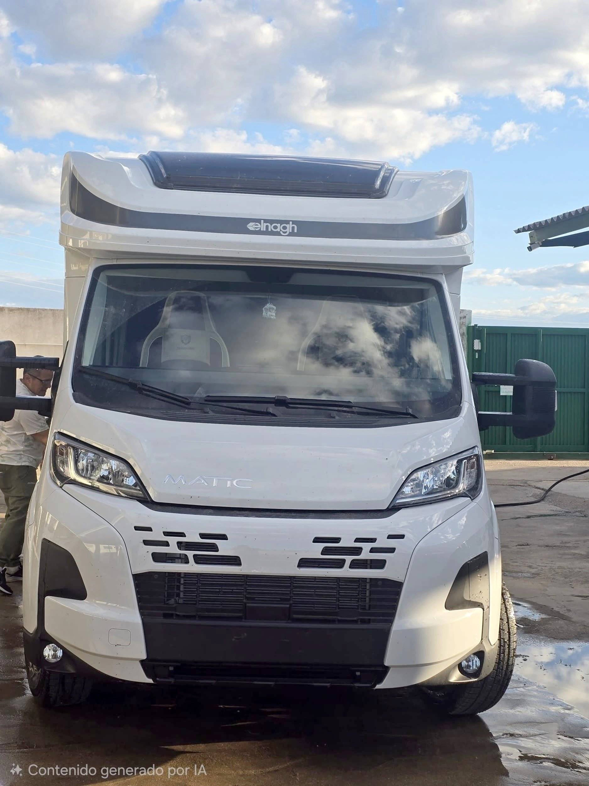 Vista de 3/4 Fiat 2.3 140CV - Yescapa