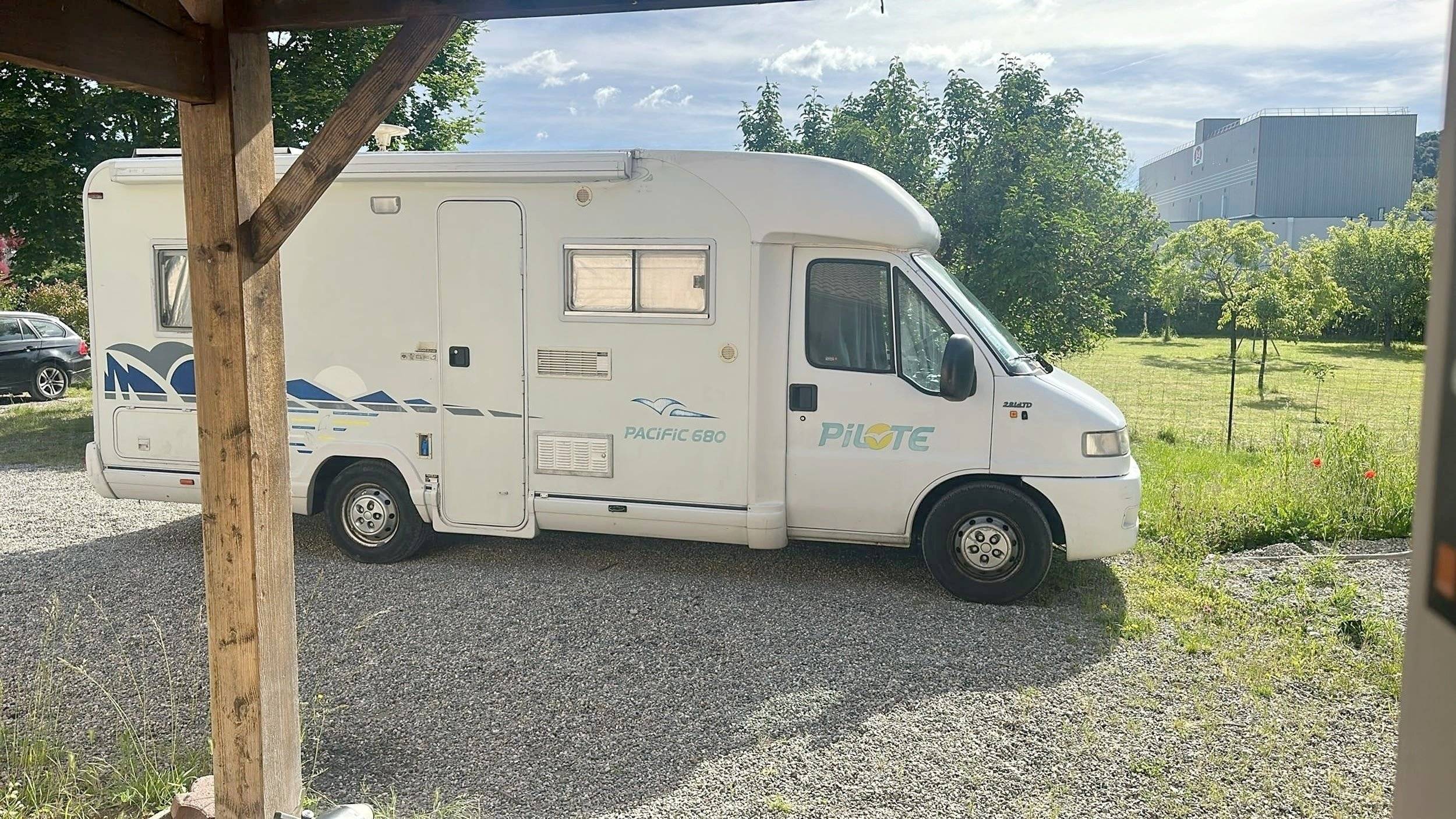 Vista de 3/4 Fiat Ducato 2.8 JTD - Yescapa