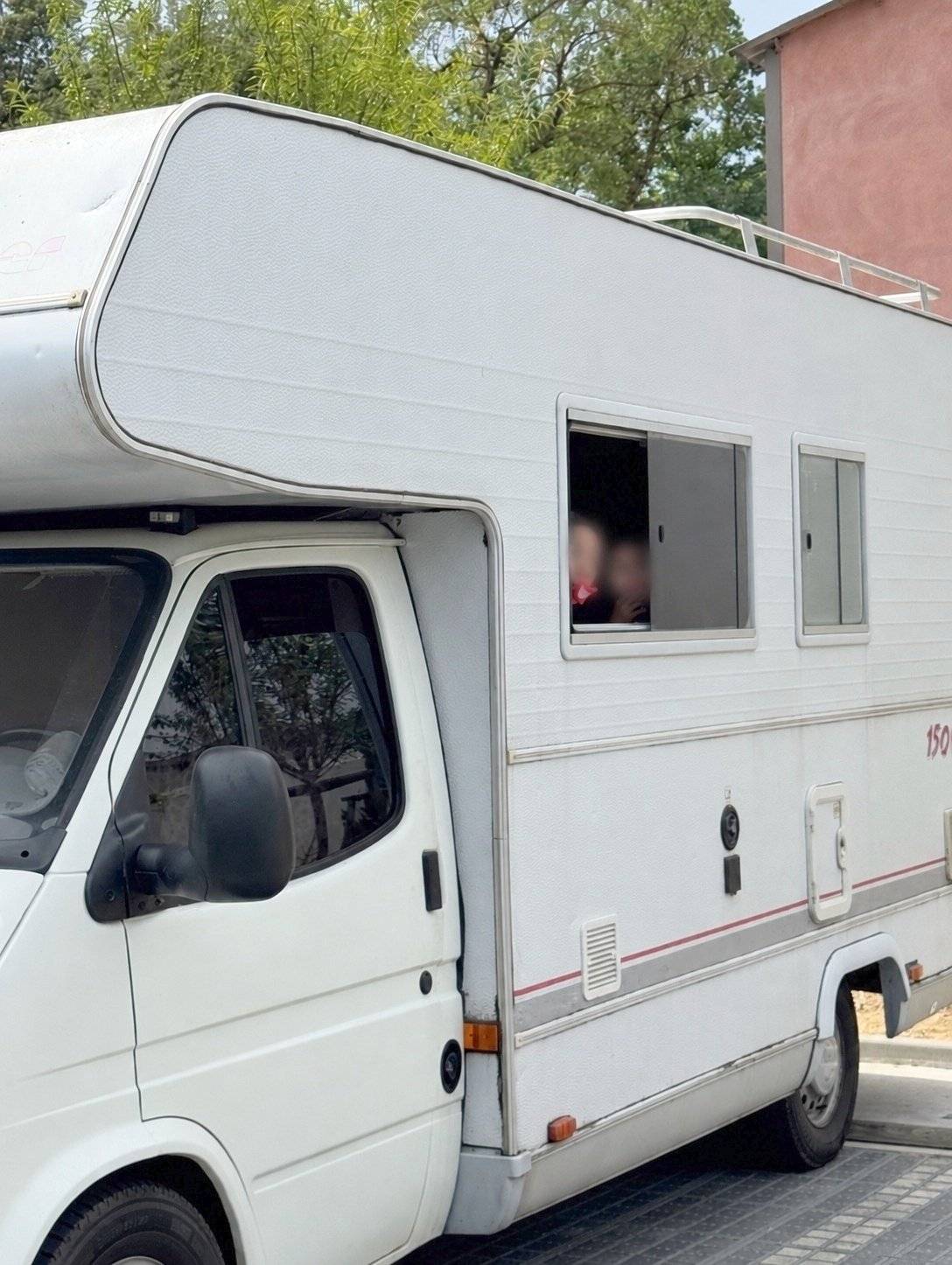 Vista del vehículo ángulo delantero Ford Transit - Yescapa