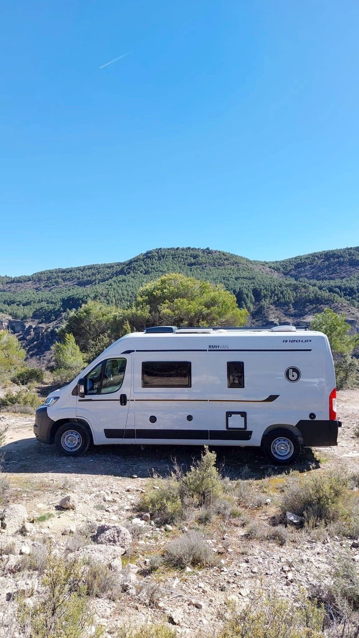 Voorkant 3/4 Fiat Ducato 120 Multijet - Yescapa