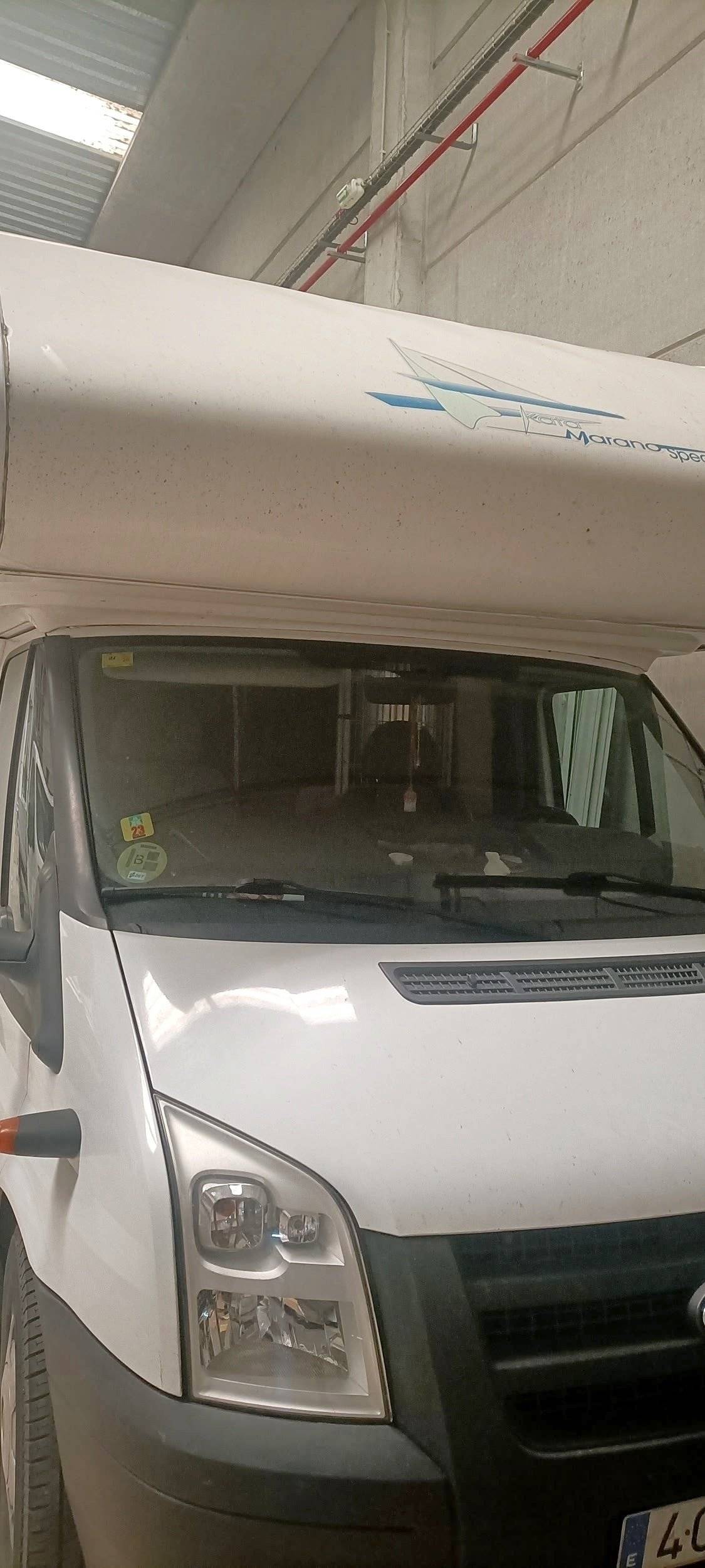 Front view from 3/4 Ford Transit 2,2 l 140 ch - Yescapa