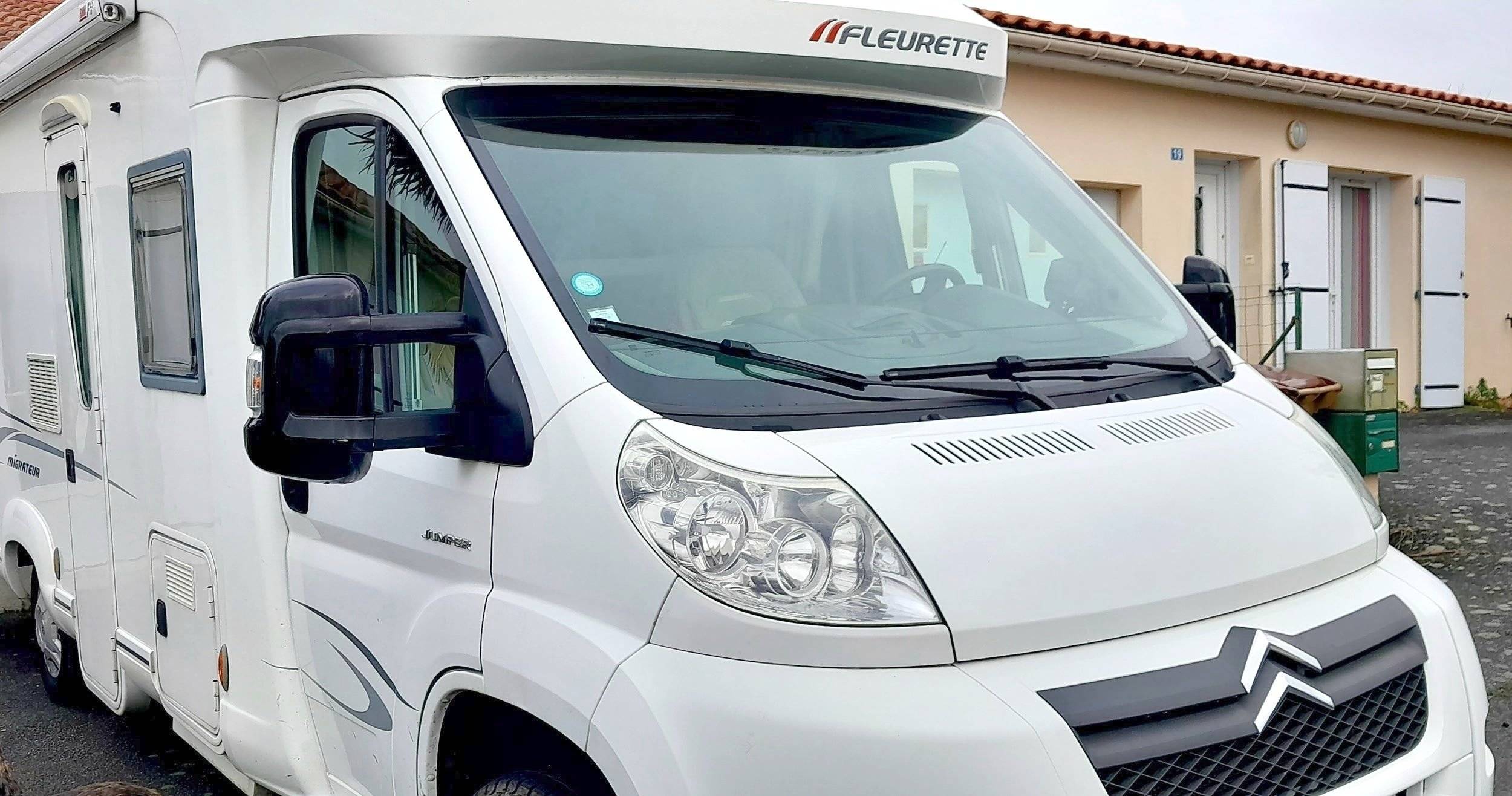 Vue avant de 3/4 Ford - Yescapa