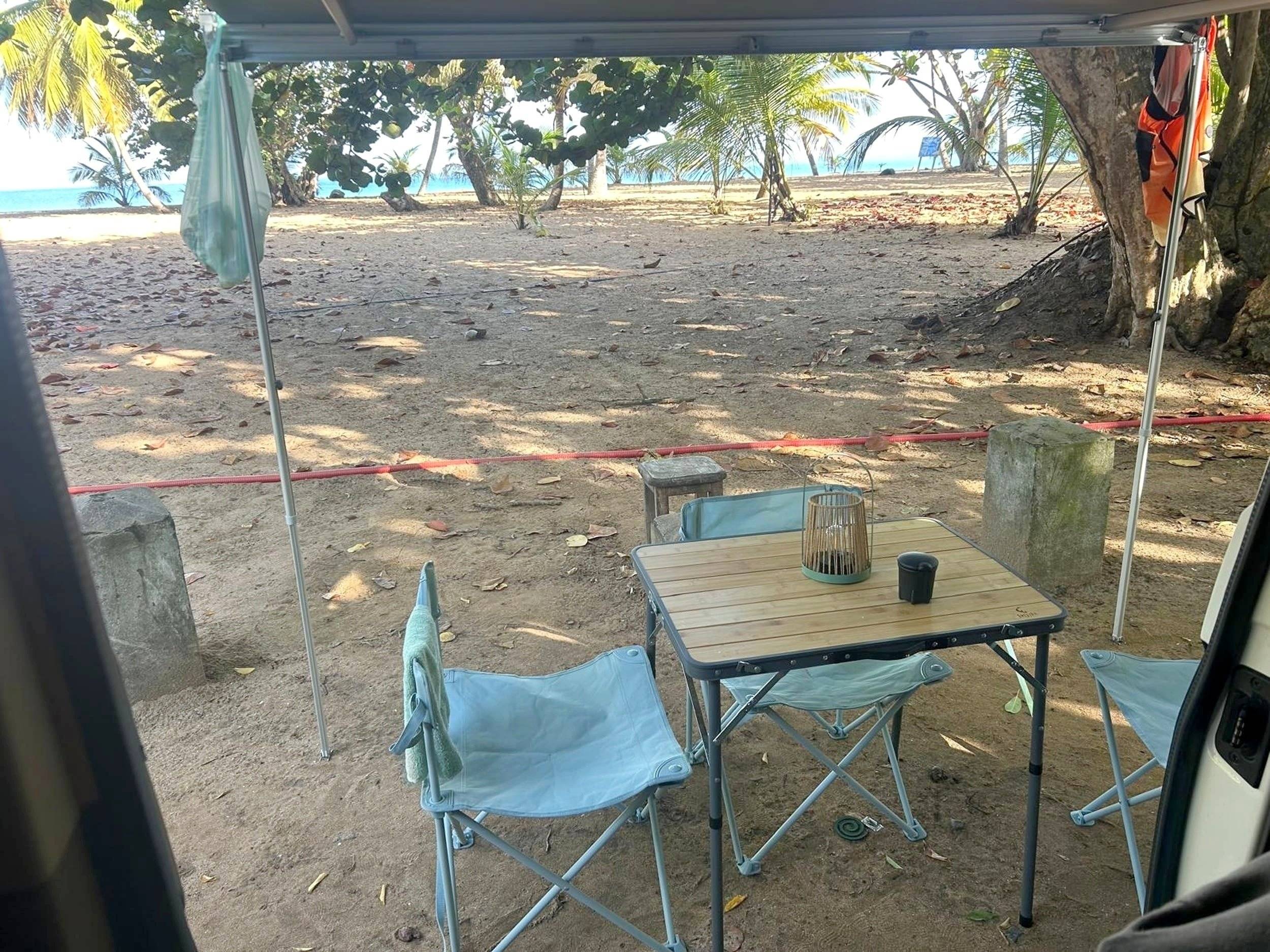 Dining Area Volkswagen Transporter - Yescapa