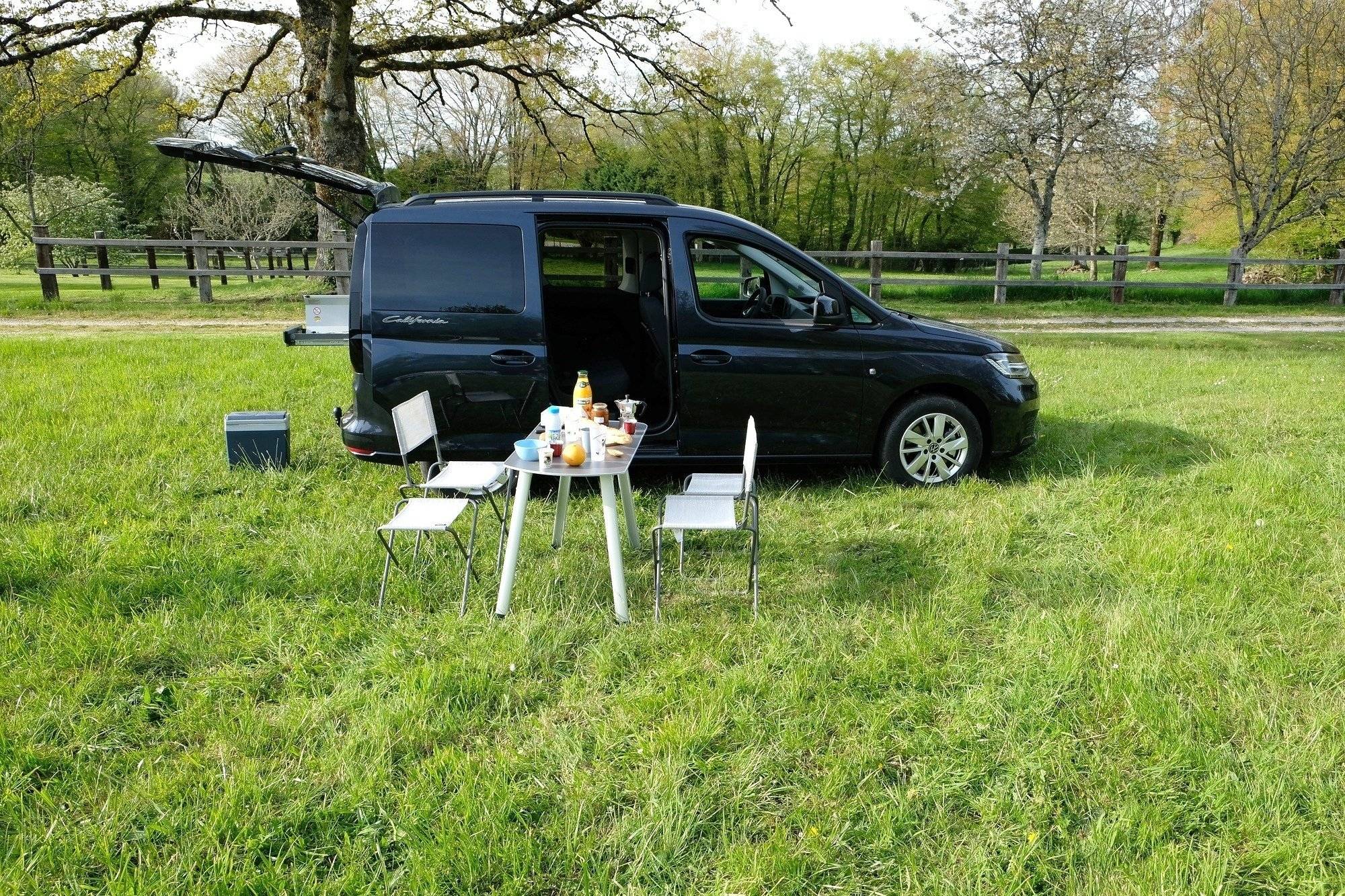 Vista frontale a ¾ Volkswagen Caddy 2.0 TDI 122 ch 4motion - Yescapa