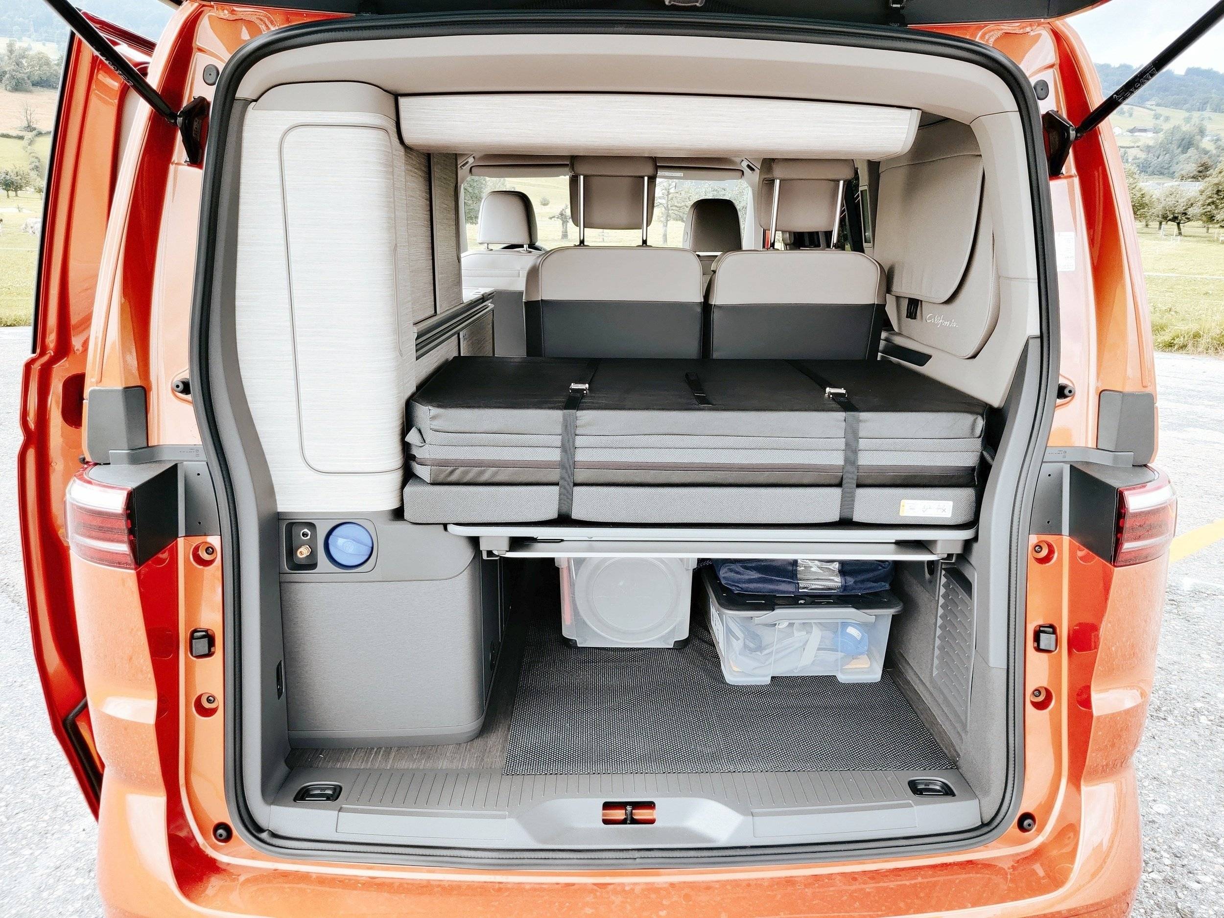 Slaapplaatsen Volkswagen T7 New California Ocean PHEV 4M - Yescapa