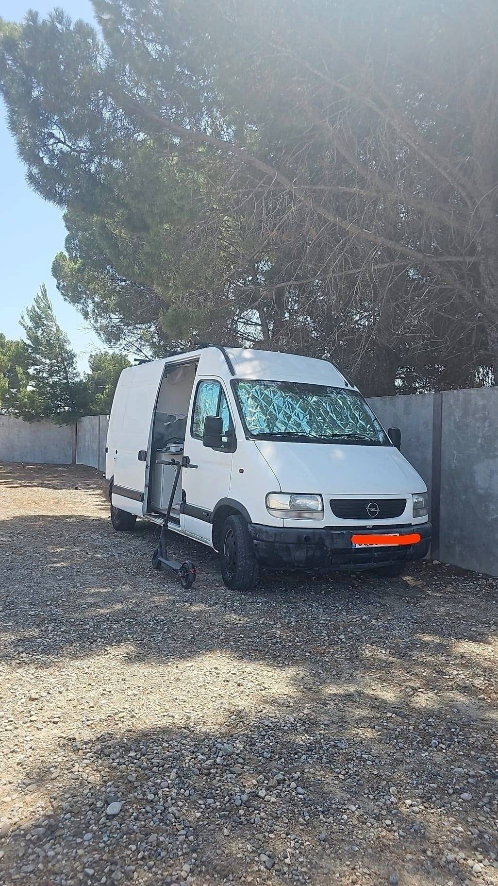 Vue avant de 3/4 Opel Opel - Yescapa