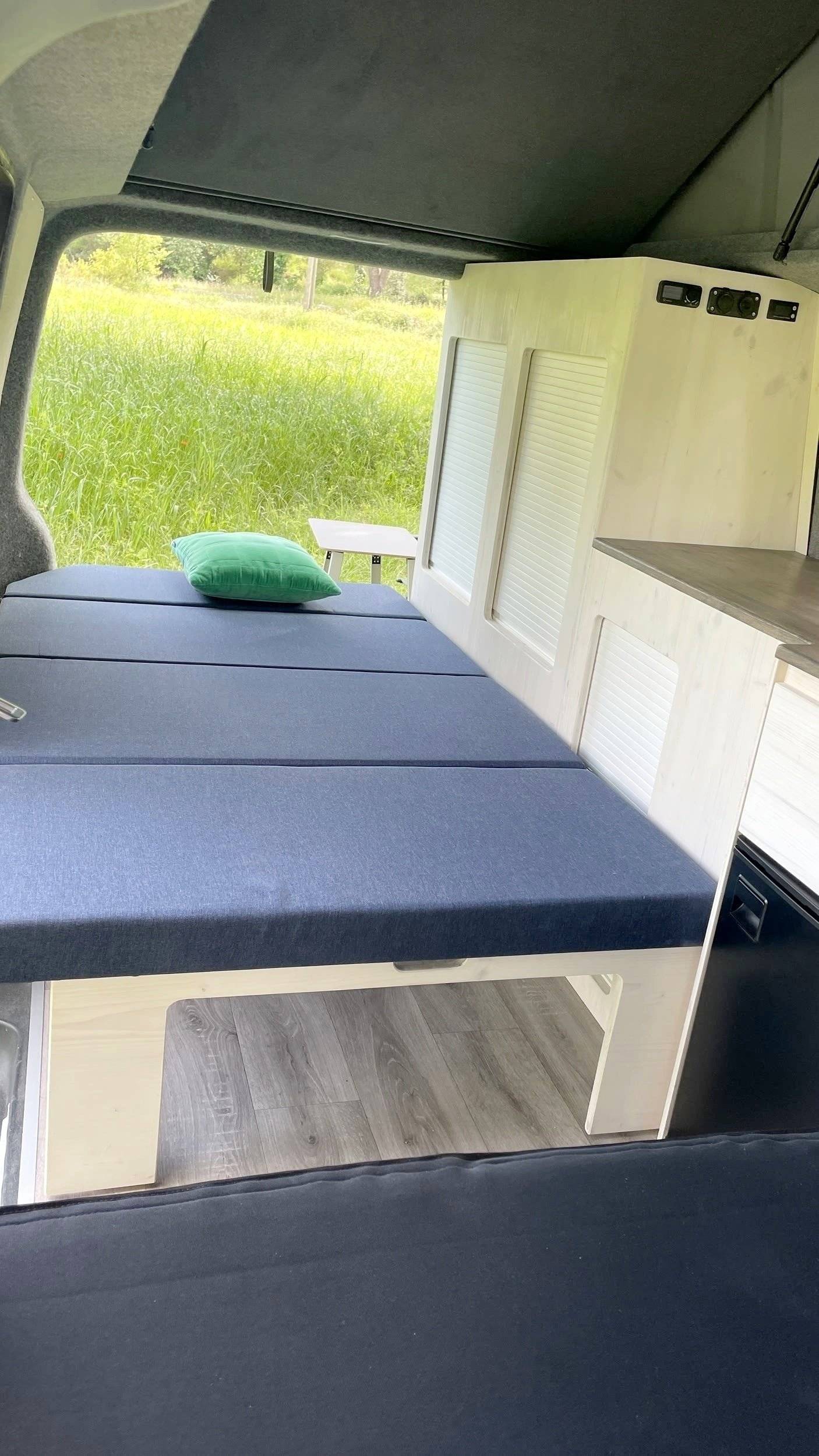 Couchages Volkswagen T5 2 l 84 ch - Yescapa