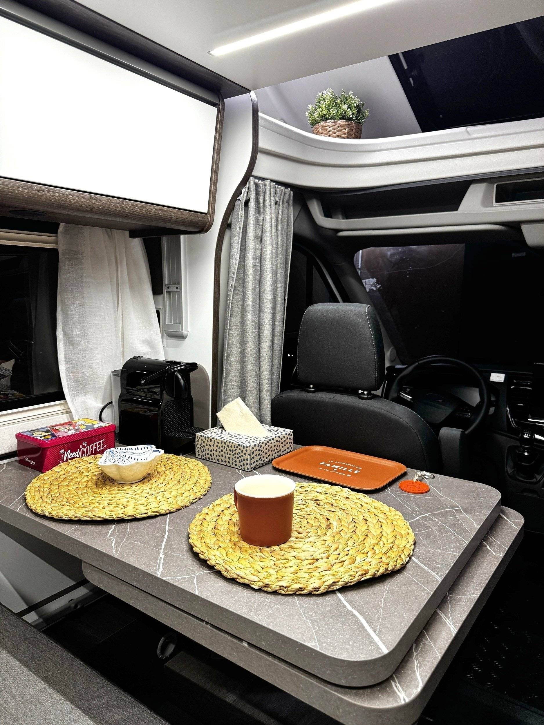 Dinette Ford - Yescapa