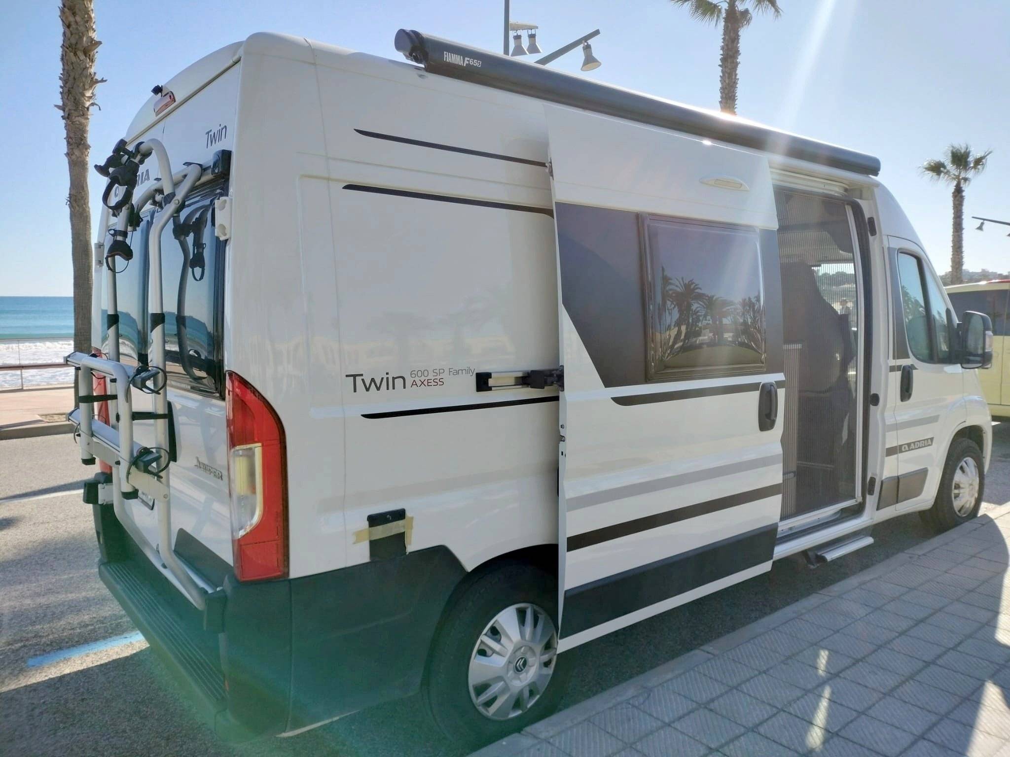 Adria Twin Axess 600 Spt family