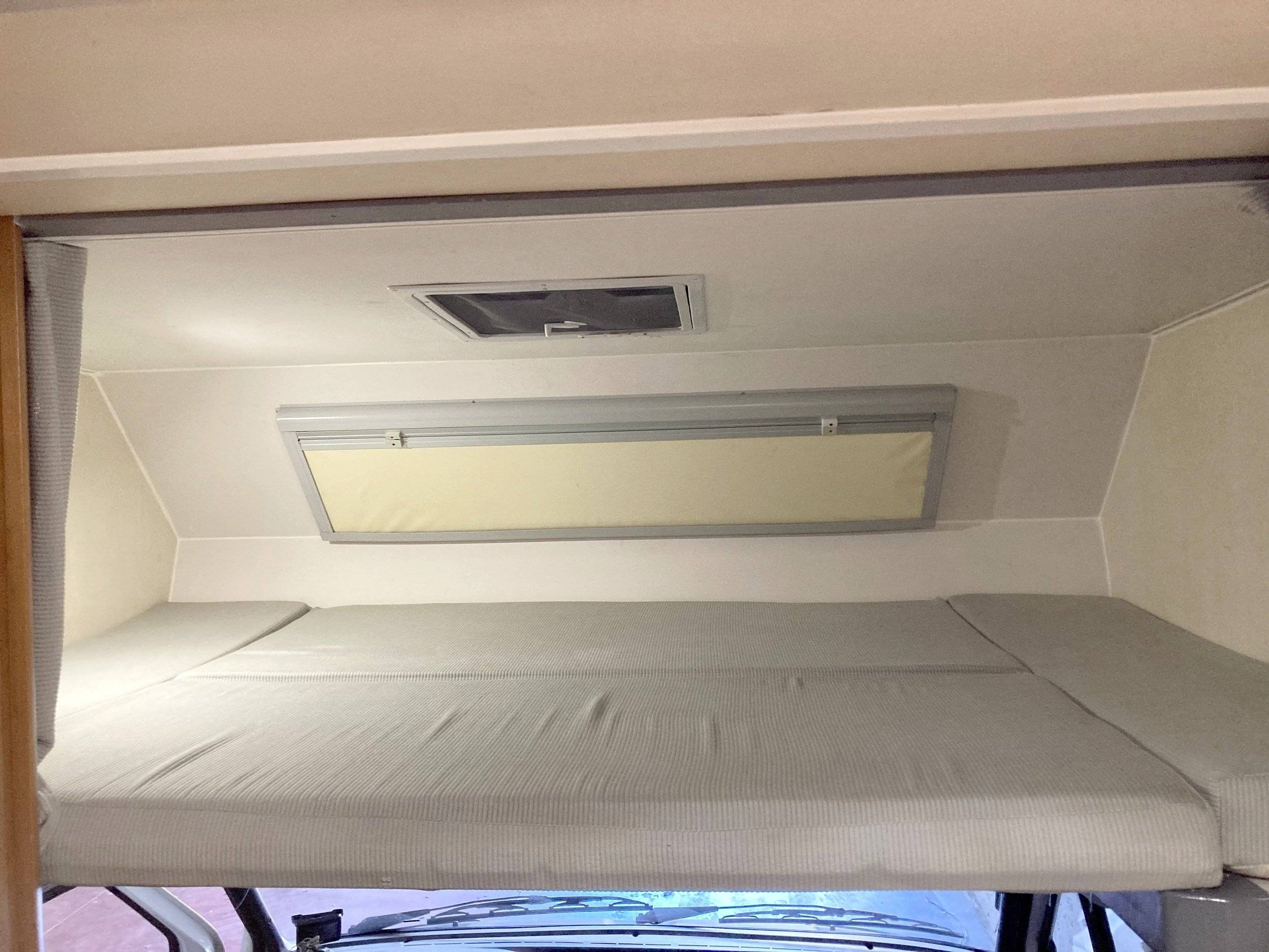 Couchages Ford transit 2,5 D - Yescapa