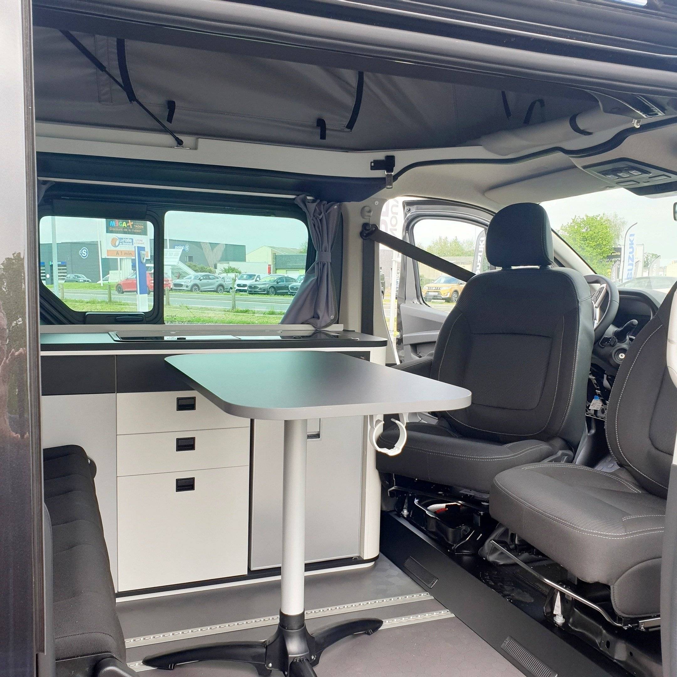 Área de jantar Renault Renault Trafic - Yescapa