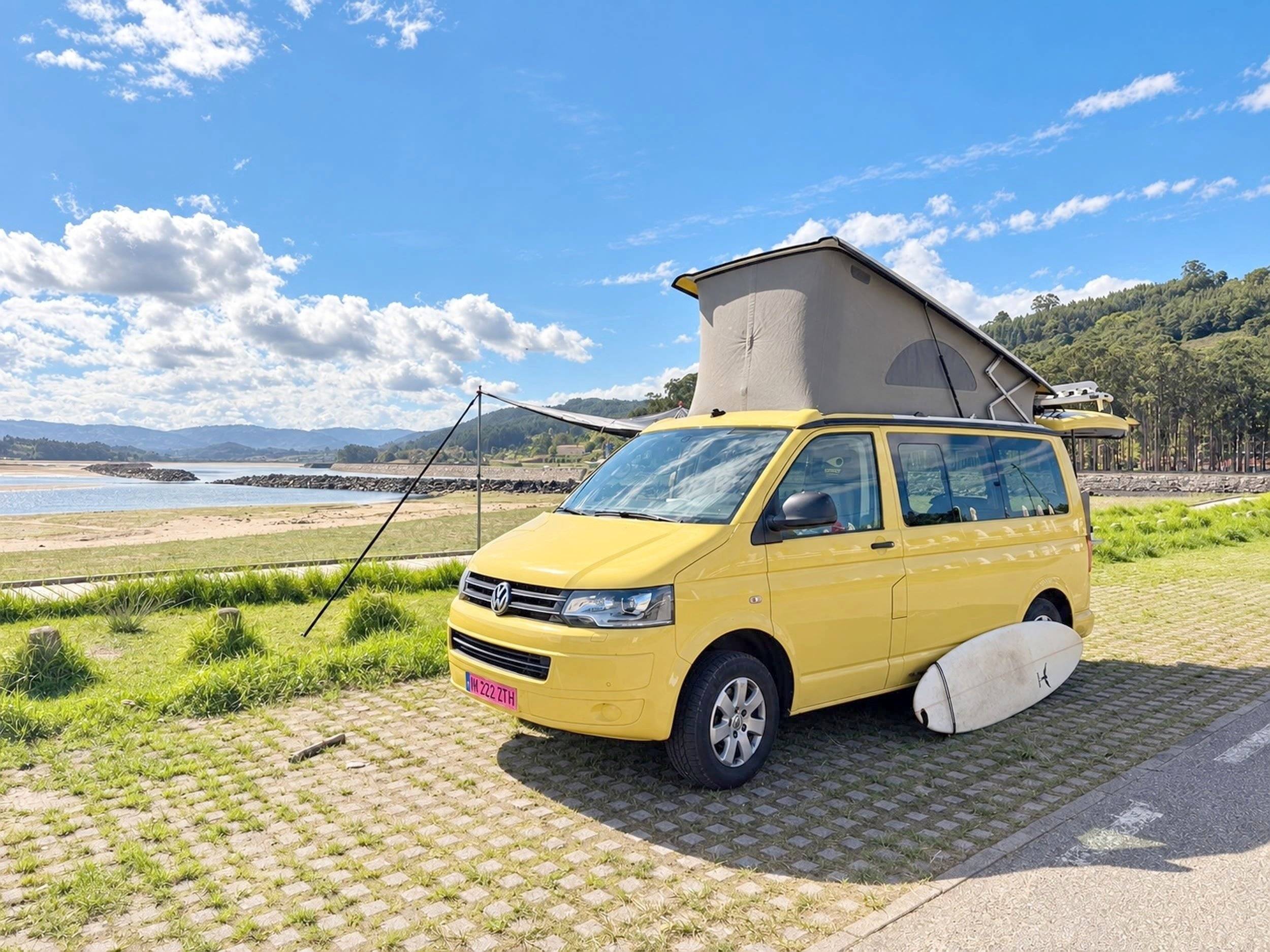 Vue avant de 3/4 Volkswagen - Yescapa