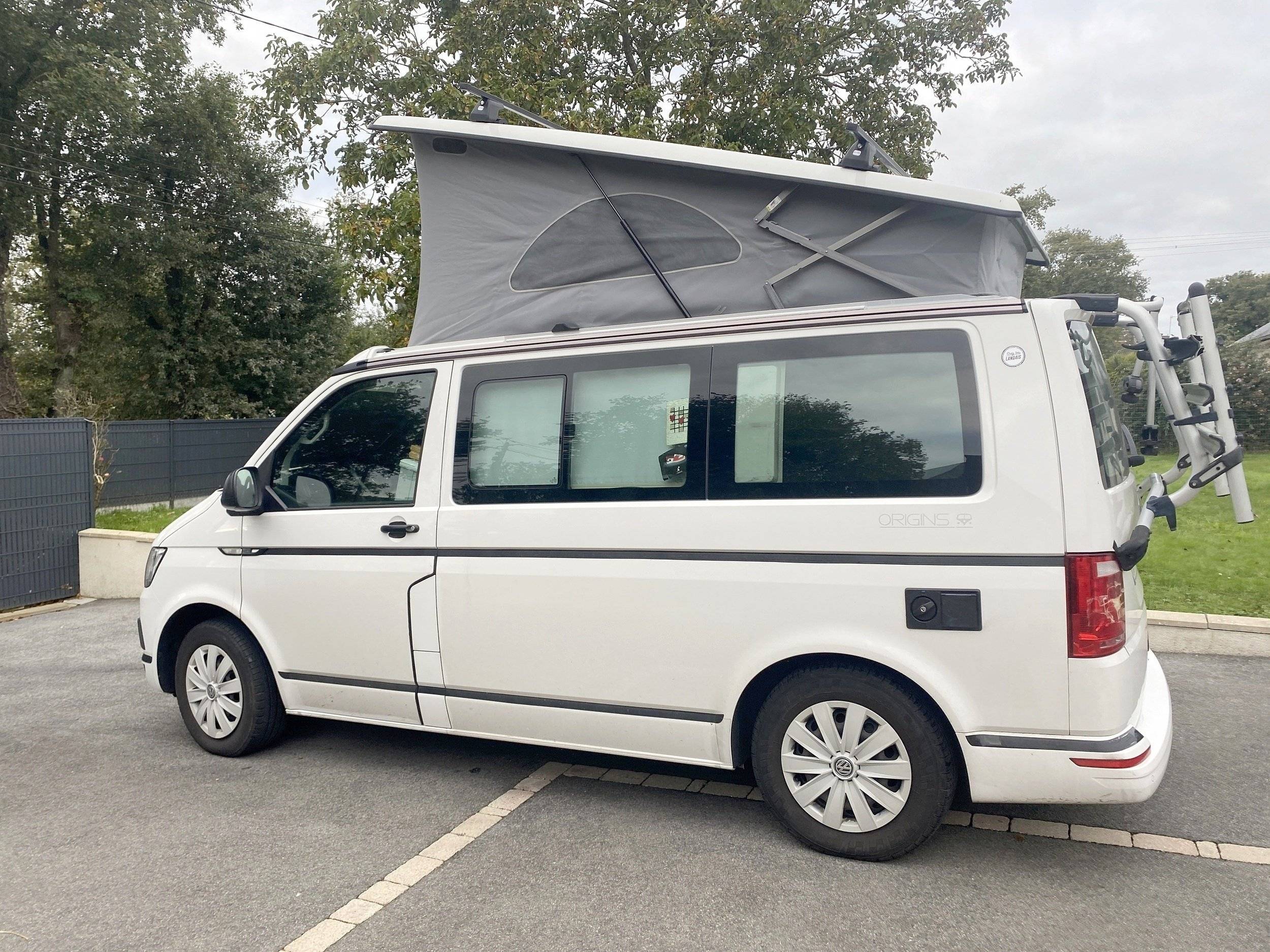 Front view from 3/4 Volkswagen Transporter T6 2,0 l 150ch - Yescapa