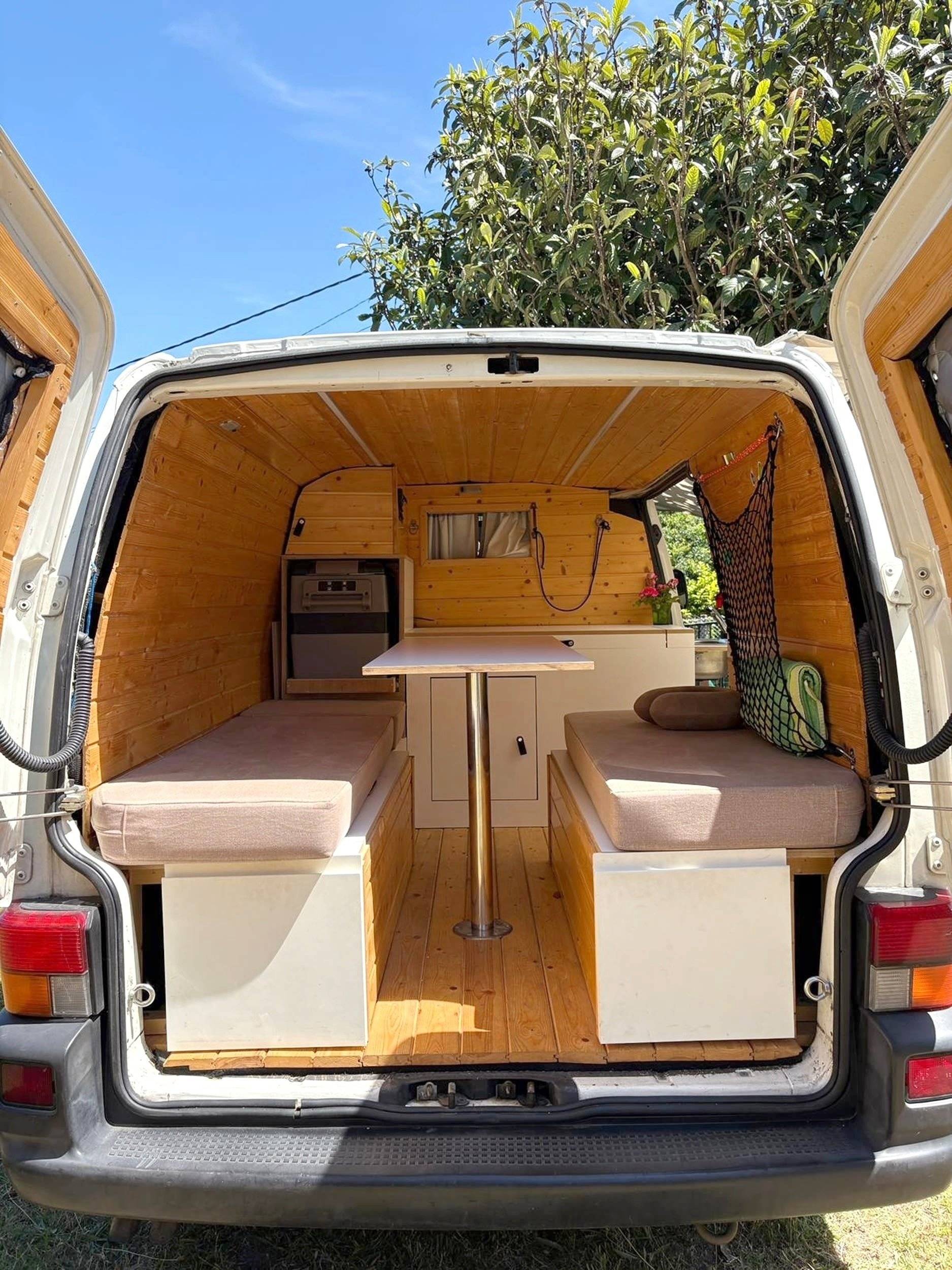 Vista del vehicle angle davanter Volkswagen volkswagen - Yescapa