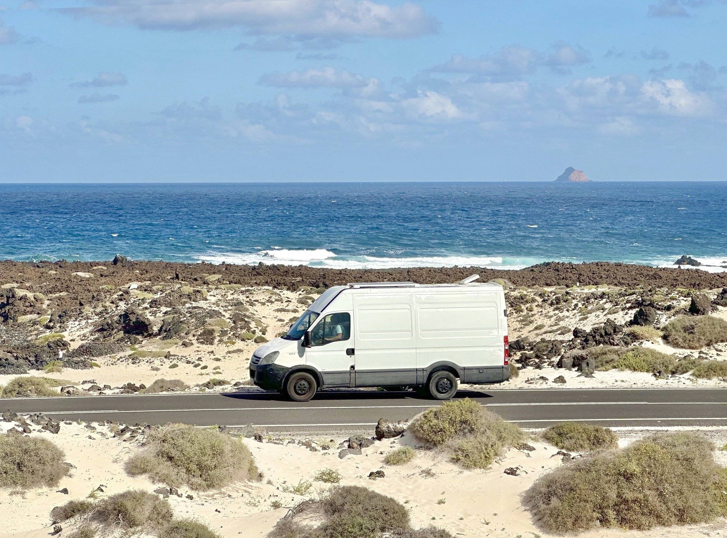 schräge Vorderansicht Iveco Daily - Yescapa