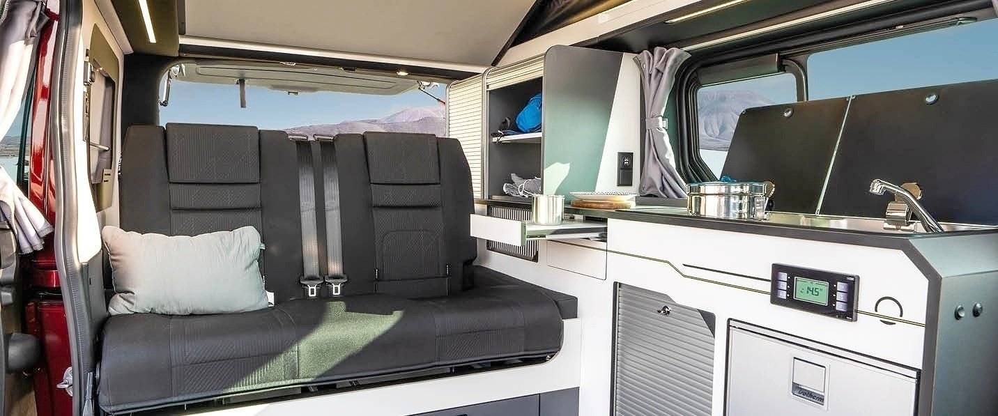 Dining Area Renault Trafic - Yescapa