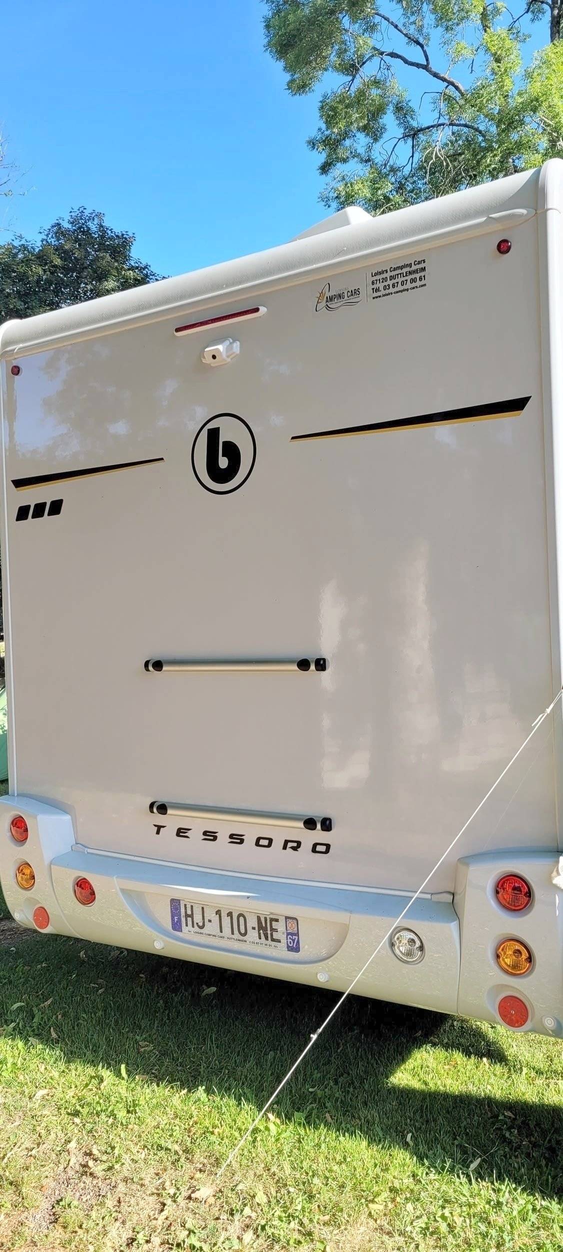 Rear view Ford - Yescapa
