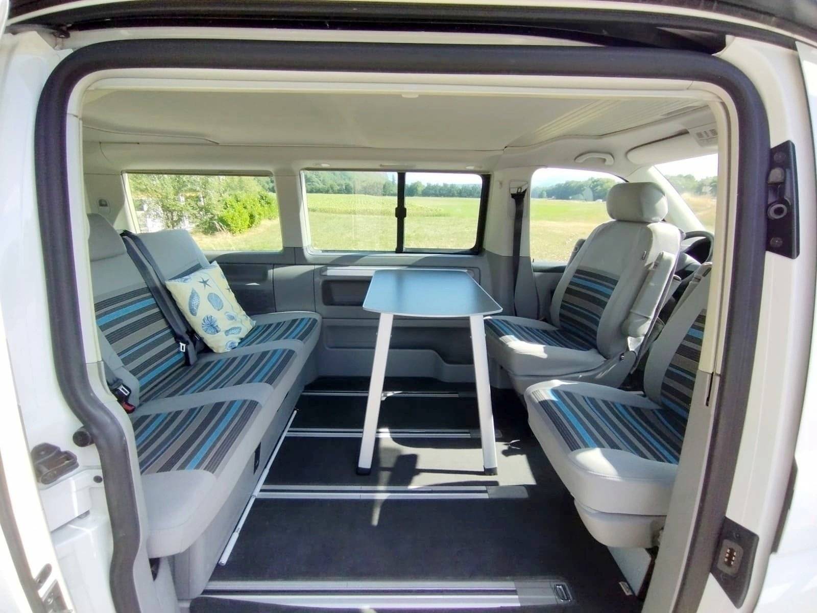 Coin repas Volkswagen T5 2 l 102 ch - Yescapa