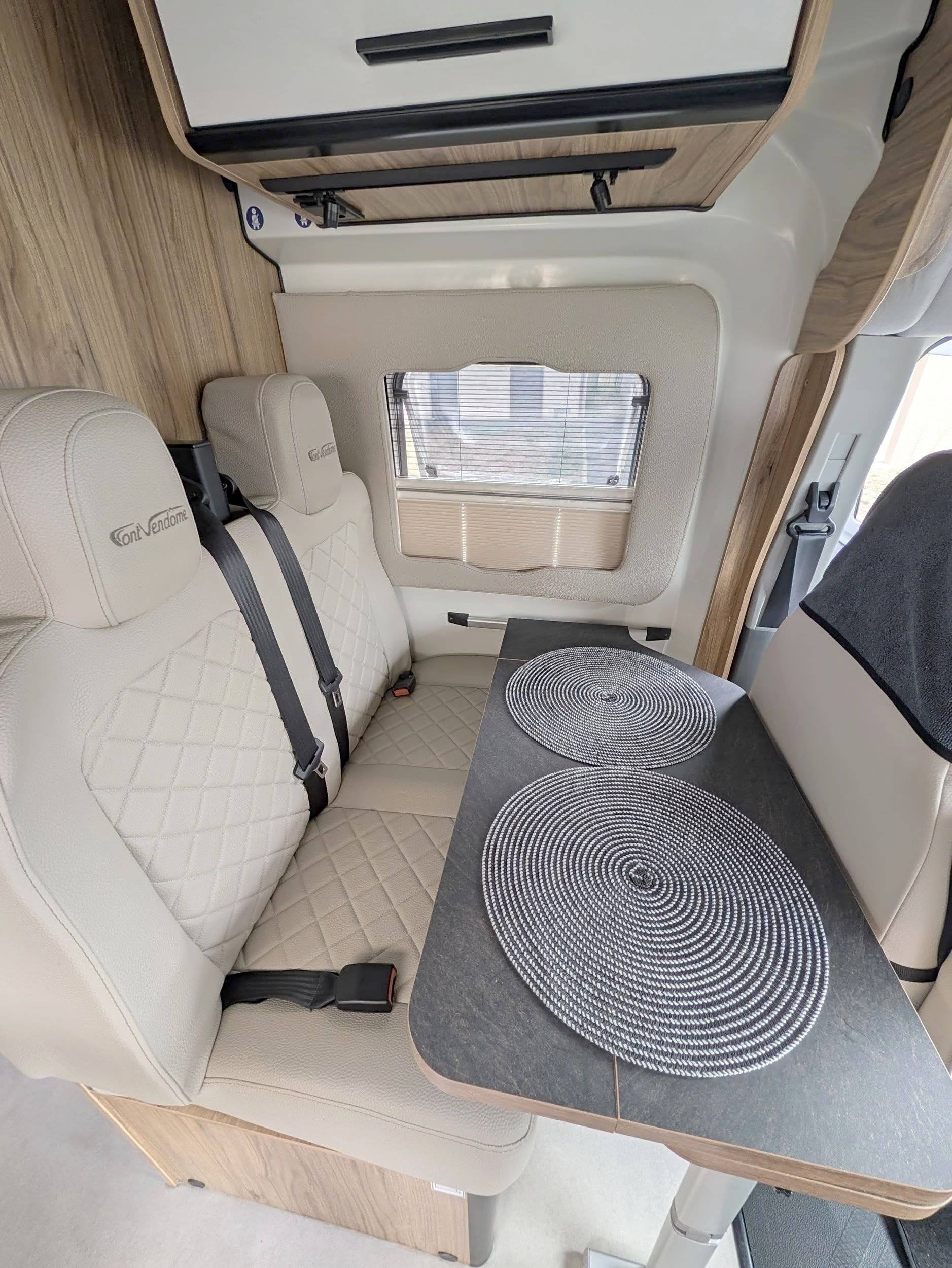 Comedor Ford TRANSIT FORTYVAN 2.3 TDCI 170 CV 4X4 - Yescapa