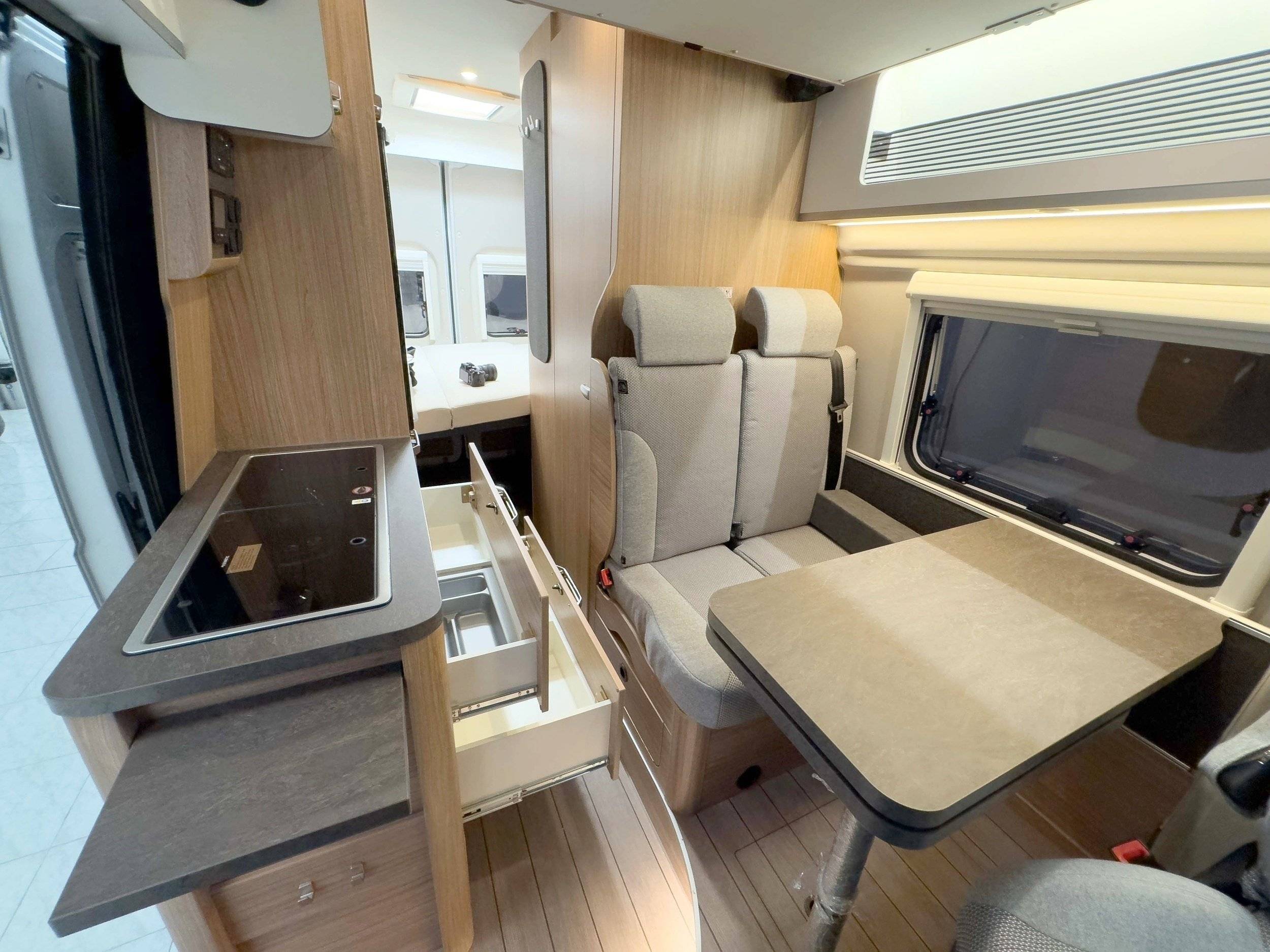 Weinsberg Carabus 600DQ Hot Edition