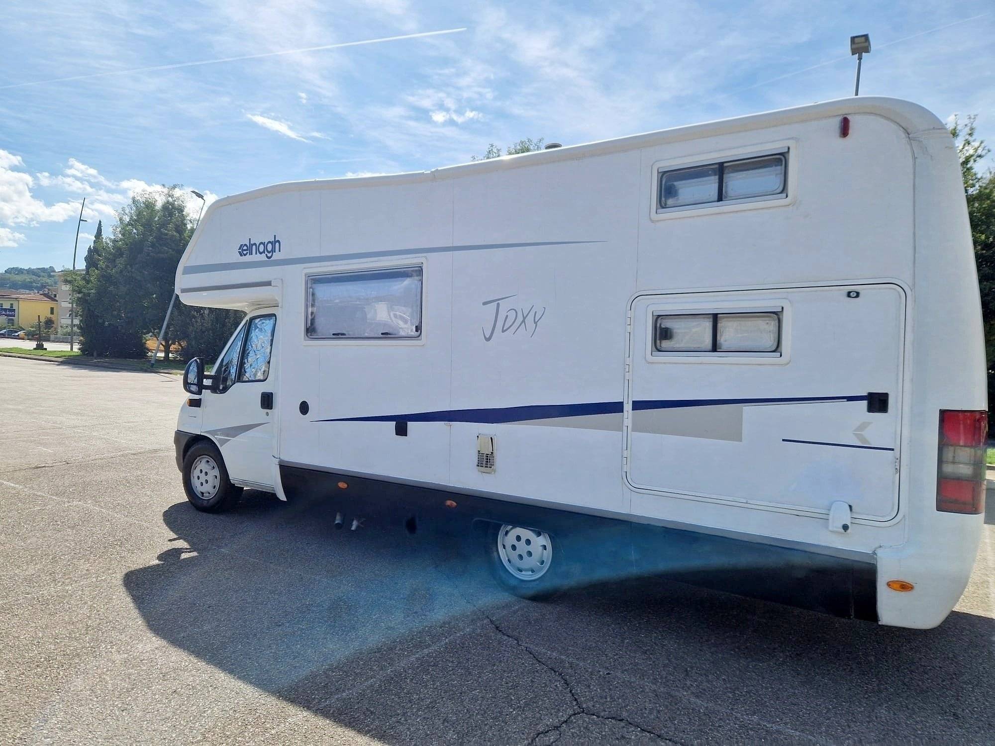 Front view from 3/4 Fiat FIAT Ducato 2,8 JTD 18 Q Maxi - Yescapa