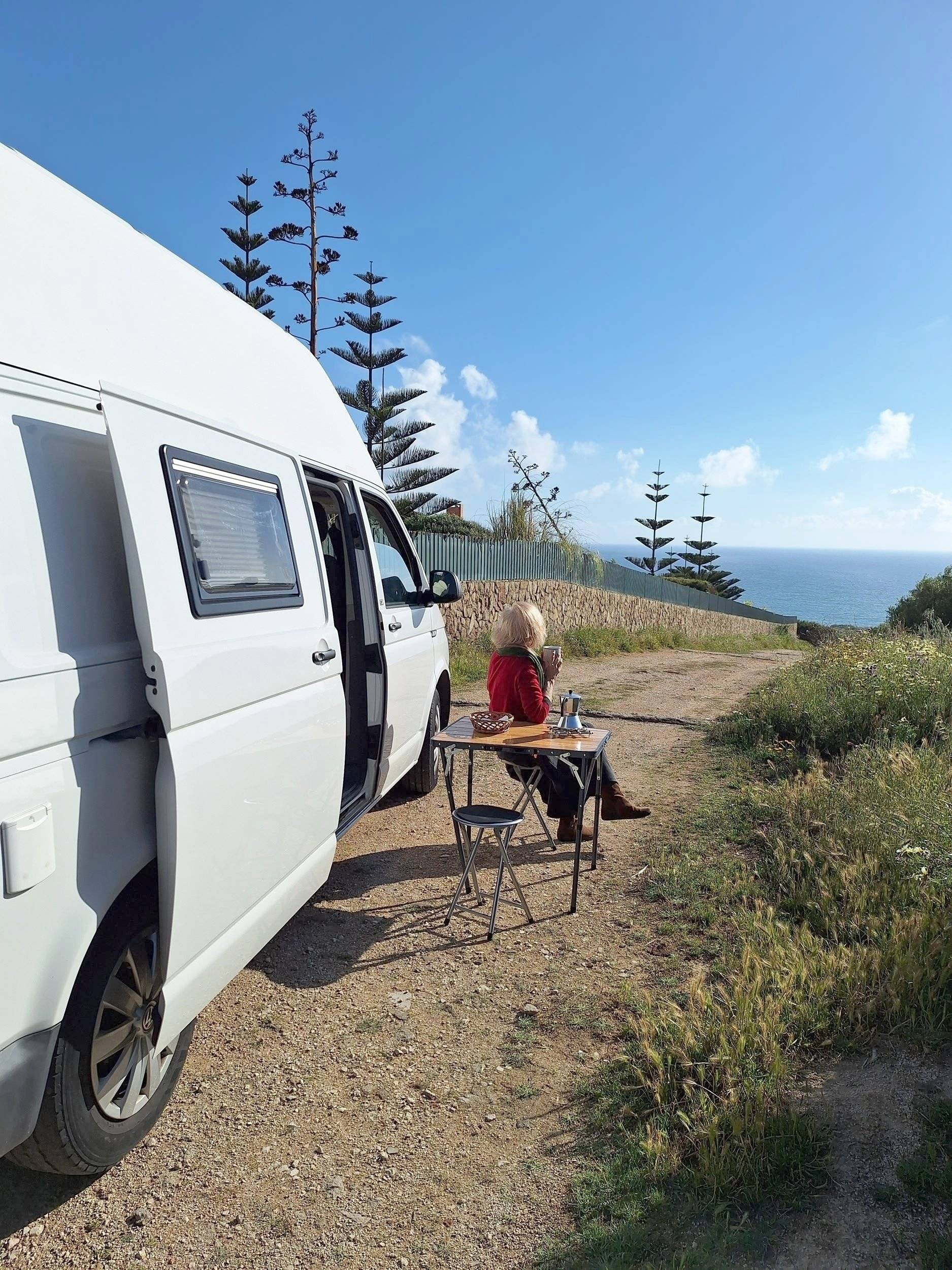 Vista frontale a ¾ Volkswagen T6 2,0 l 120 ch - Yescapa