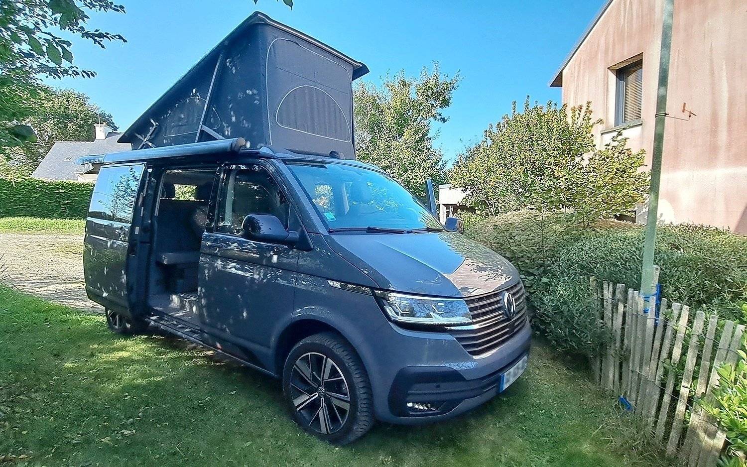 Front view from 3/4 Volkswagen T6 2,0 l TDI 150 ch - Yescapa