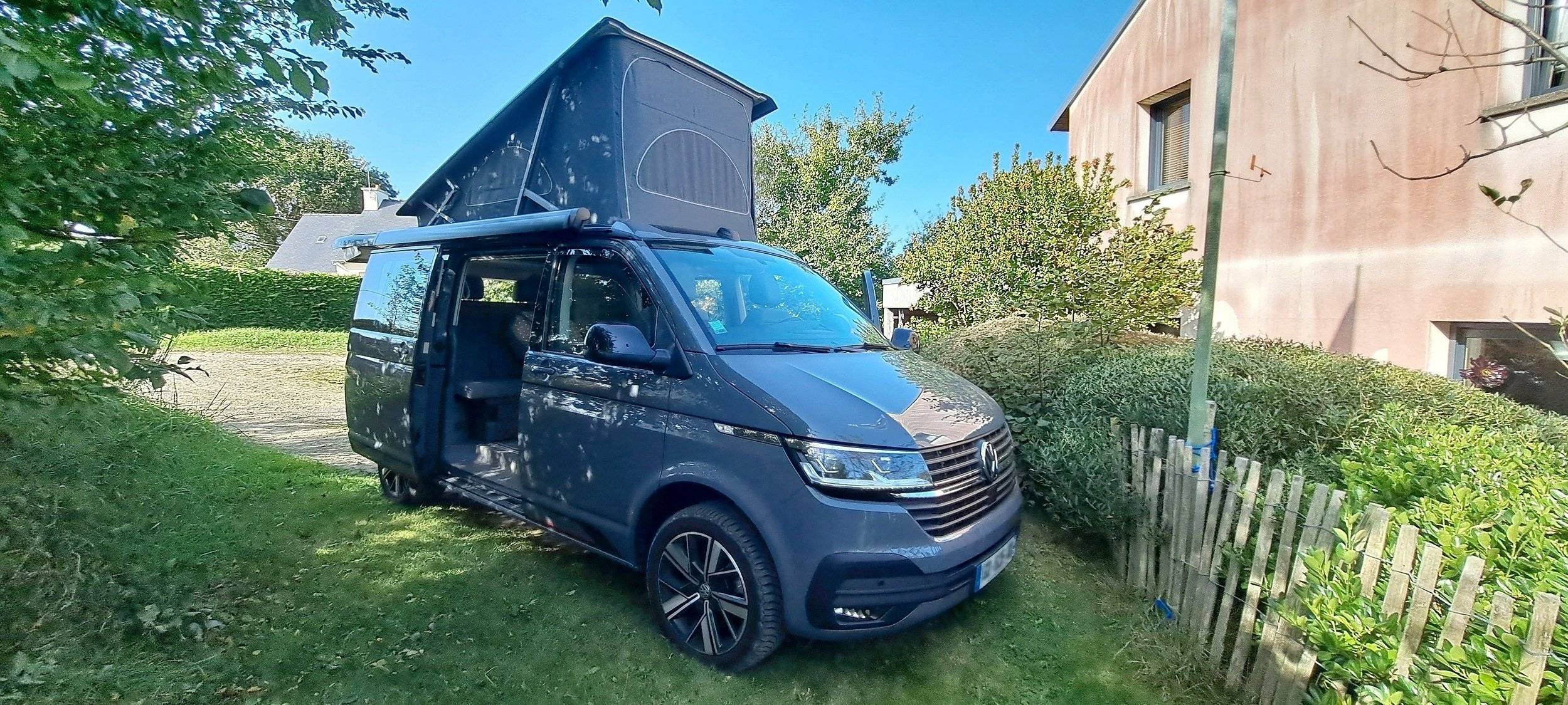 Front view from 3/4 Volkswagen T6 2,0 l TDI 150 ch - Yescapa