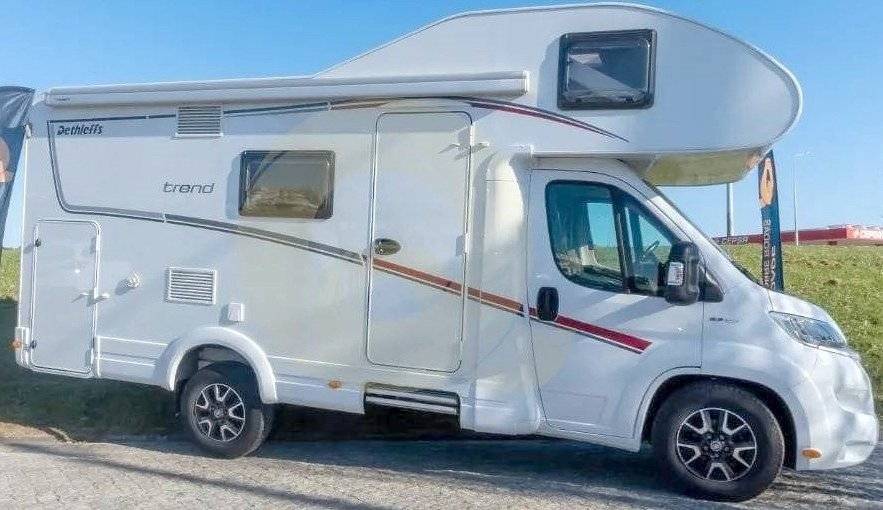 Vista frontale a ¾ Fiat - Yescapa
