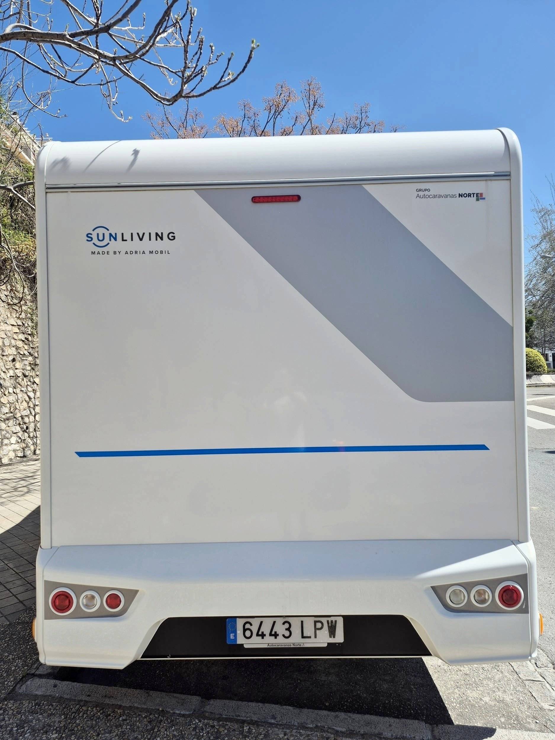 Adria Sunliving A75DP