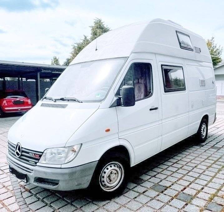 Front view from 3/4 Mercedes Sprinter 313CDI - Yescapa