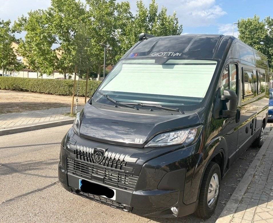 Vista de 3/4 Peugeot Boxer - Yescapa