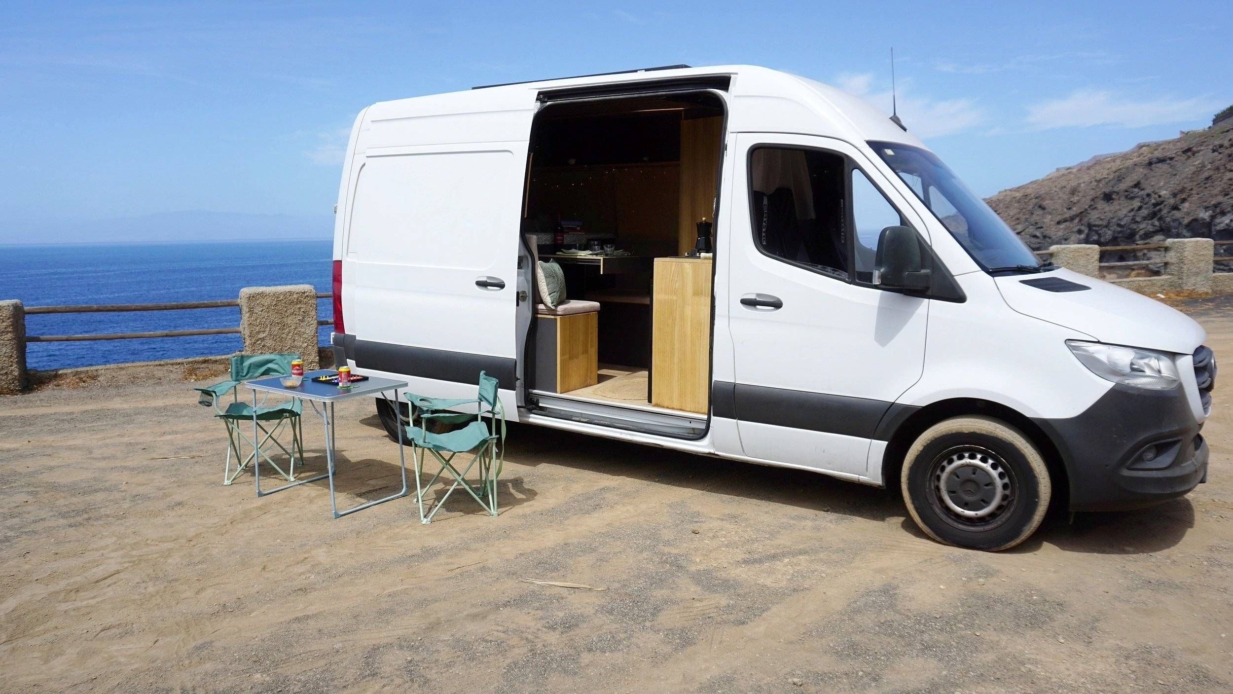 Vista del vehículo ángulo delantero Mercedes Sprinter CDI 311 - Yescapa