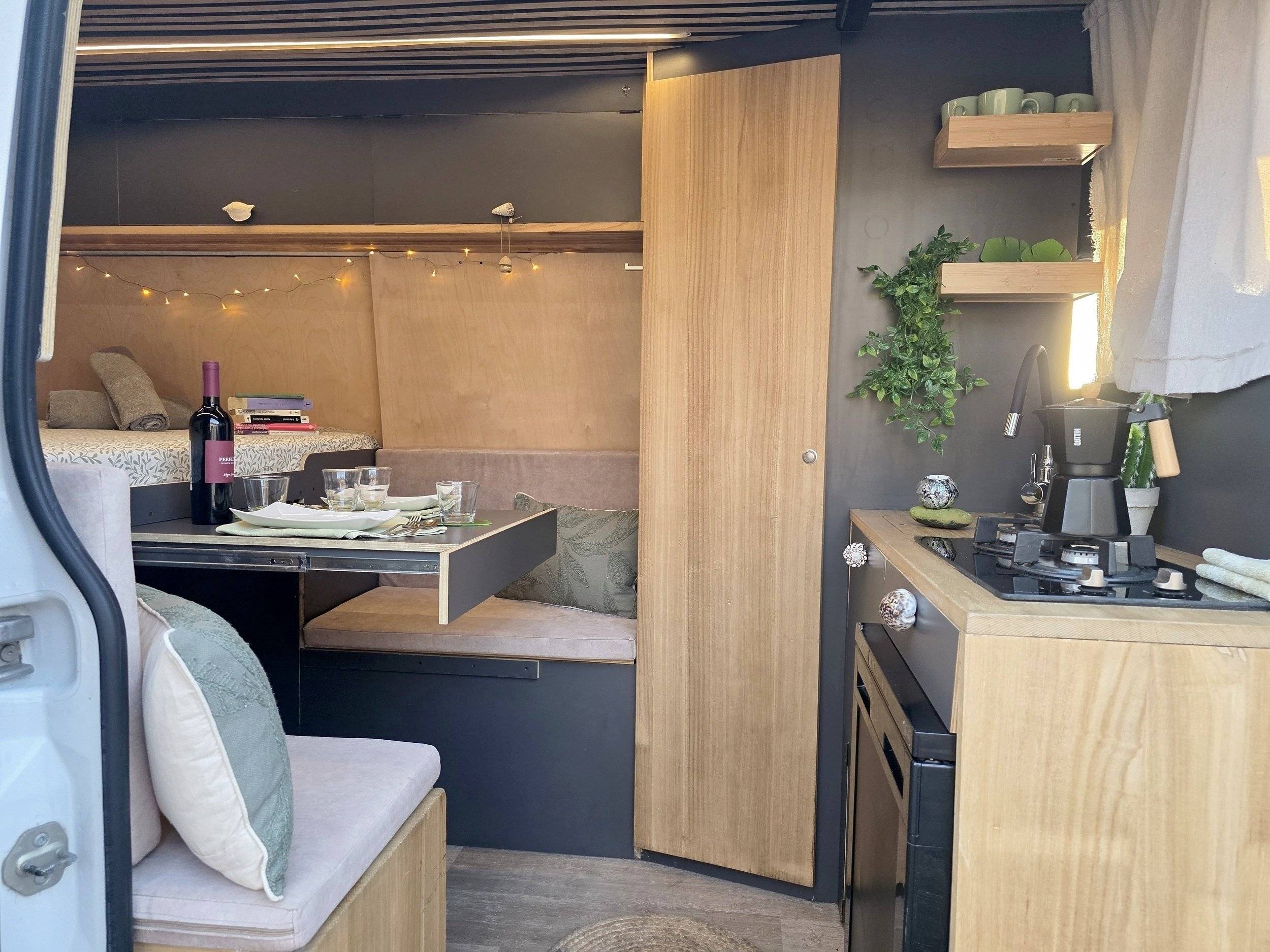 Front view from 3/4 Mercedes Sprinter CDI 311 - Yescapa